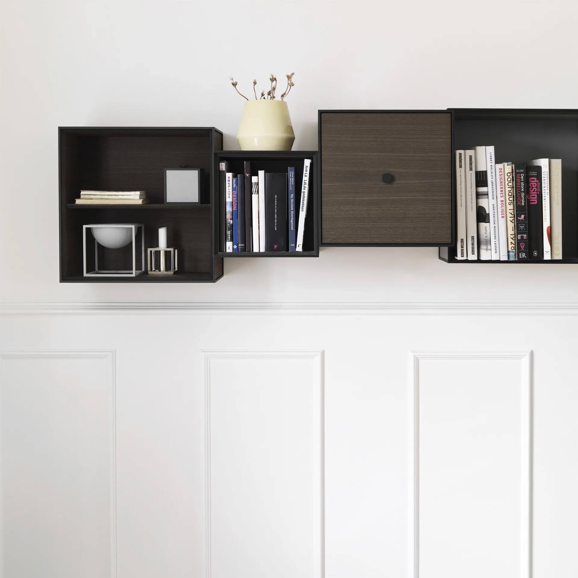 Frame 35 Wandschrank ohne Türe, Eiche geraucht Audo Copenhagen