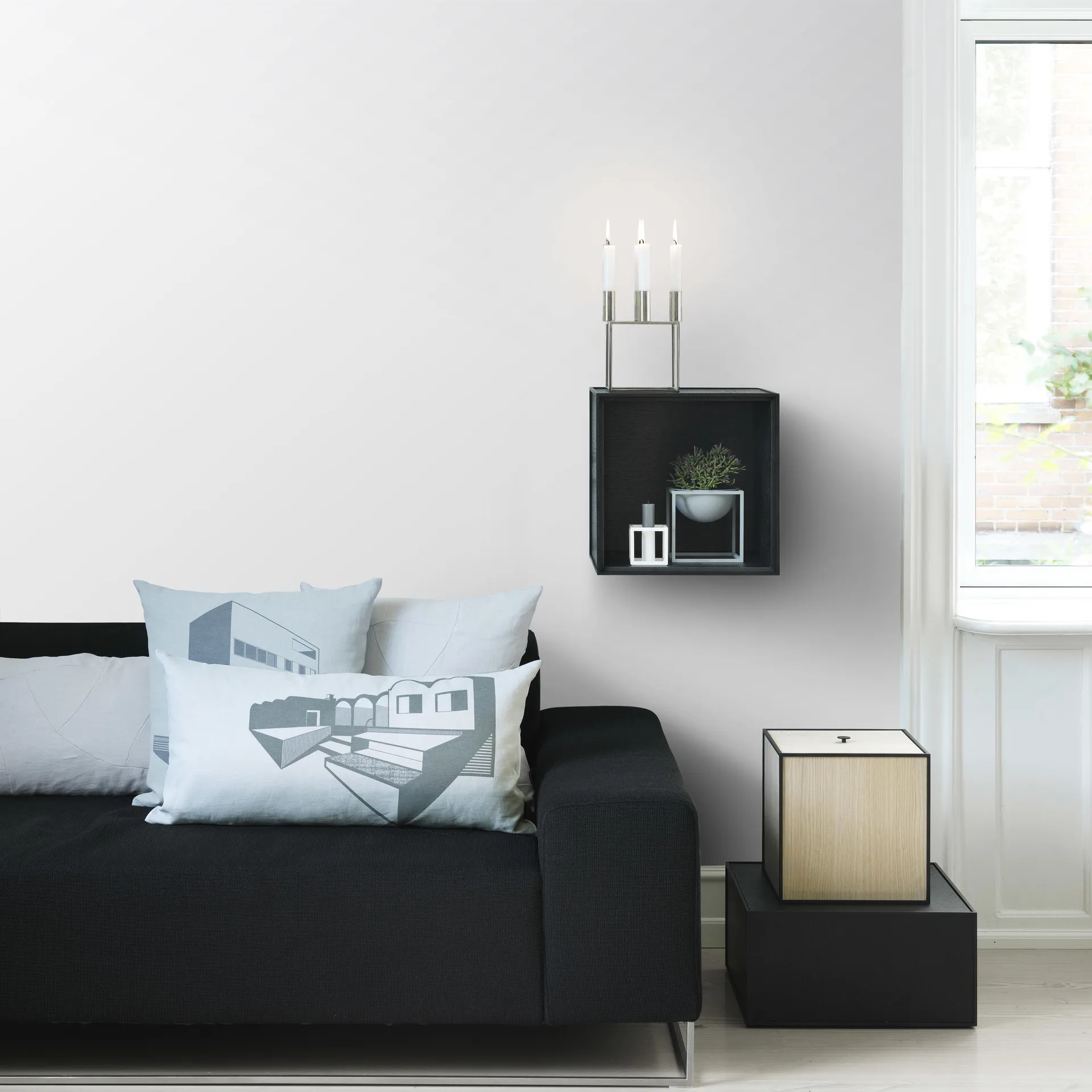 Frame 35 Wandschrank ohne Türe, Esche schwarz gebeizt Audo Copenhagen