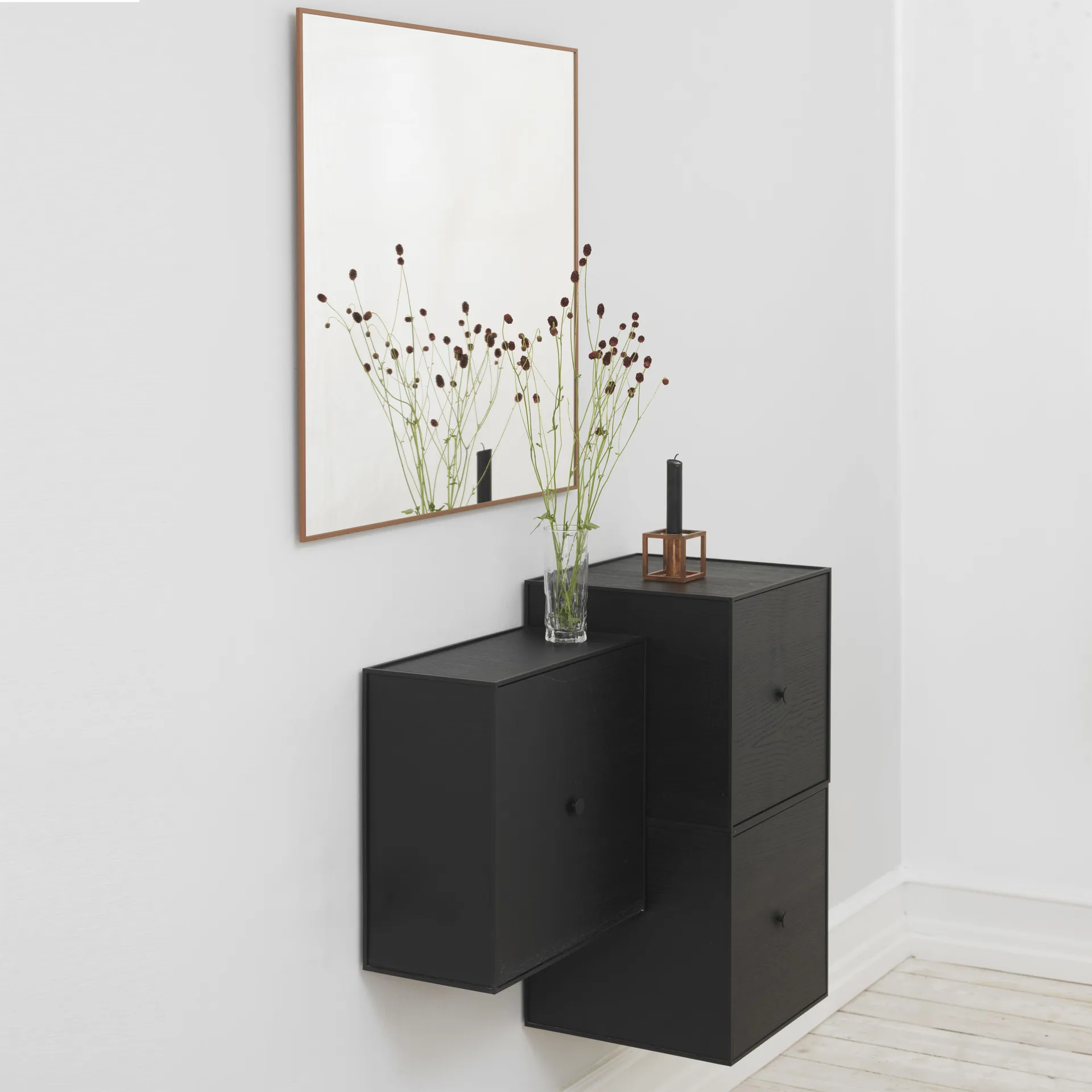 Frame 42 Wandschrank mit Türe, Esche schwarz gebeizt Audo Copenhagen