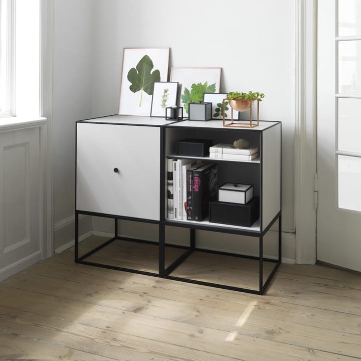 Frame 49 Wandschrank mit Türe - Hellgrau - Audo Copenhagen