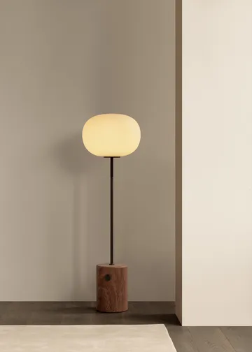JWDA Stehleuchte - Red travertine, 130 cm - Audo Copenhagen