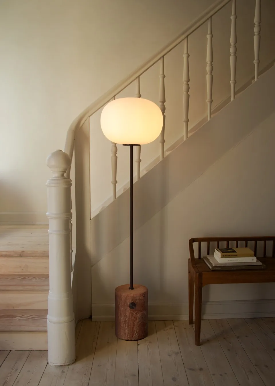 JWDA Stehleuchte, Red travertine, 130 cm Audo Copenhagen