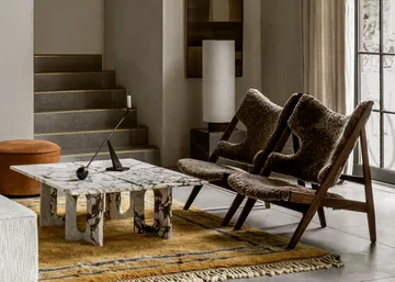 Knitting Loungesessel - Schaffell sahara, Walnussholzgestell - Audo Copenhagen