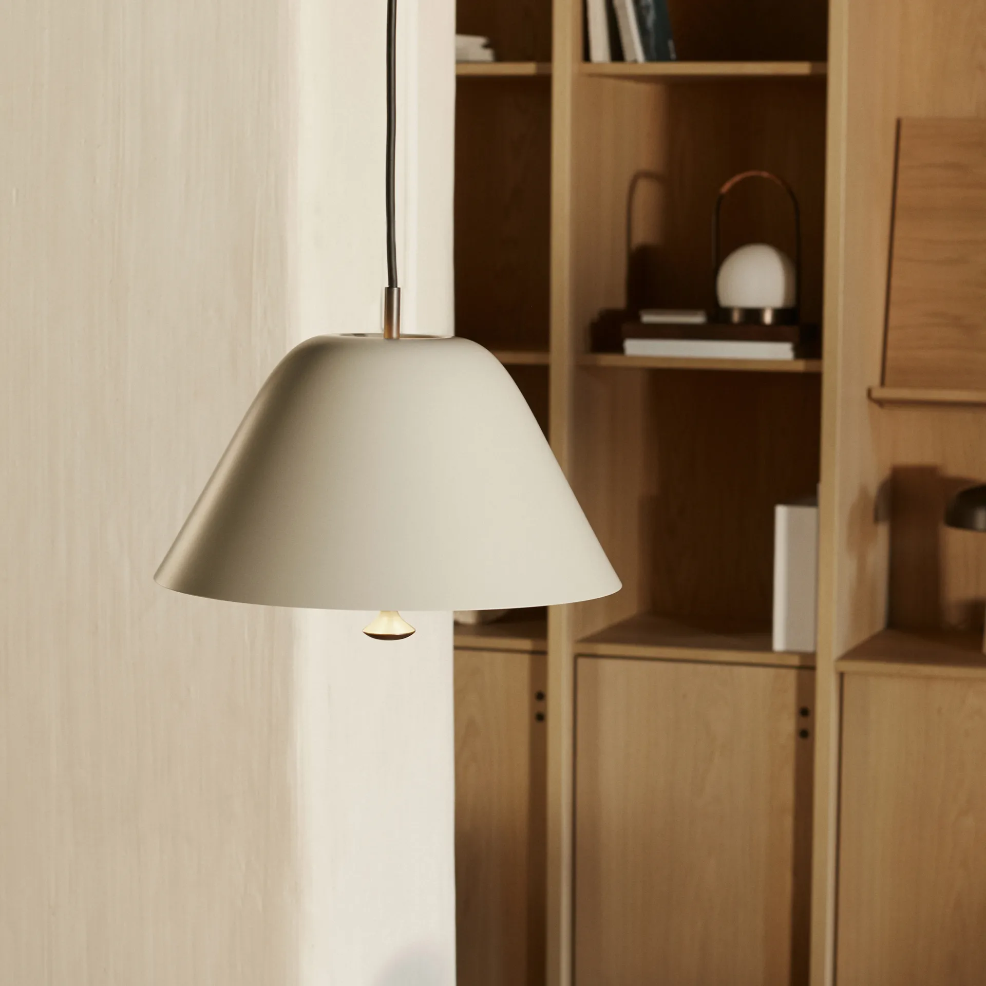 Levitate Pendelleuchte Ø28cm, Grau-Bronziertes Messing Audo Copenhagen