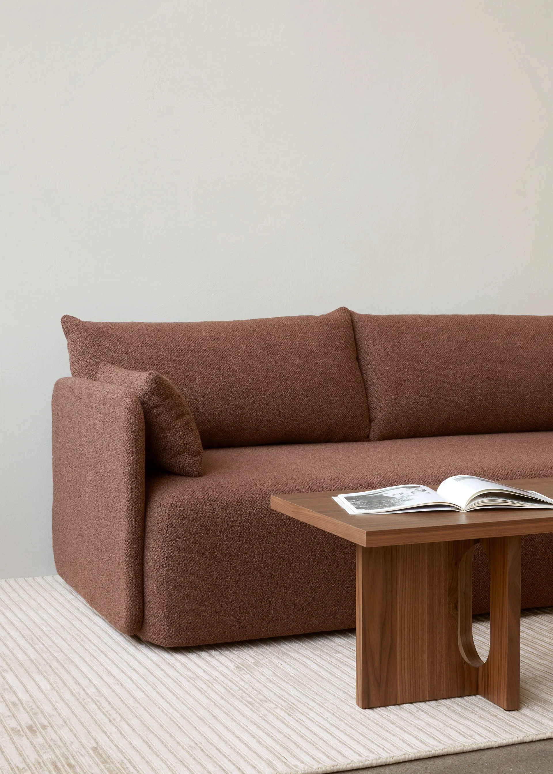 Offset Sofa 2-Sitzer, Audo Bouclé 08 Bordeaux Audo Copenhagen