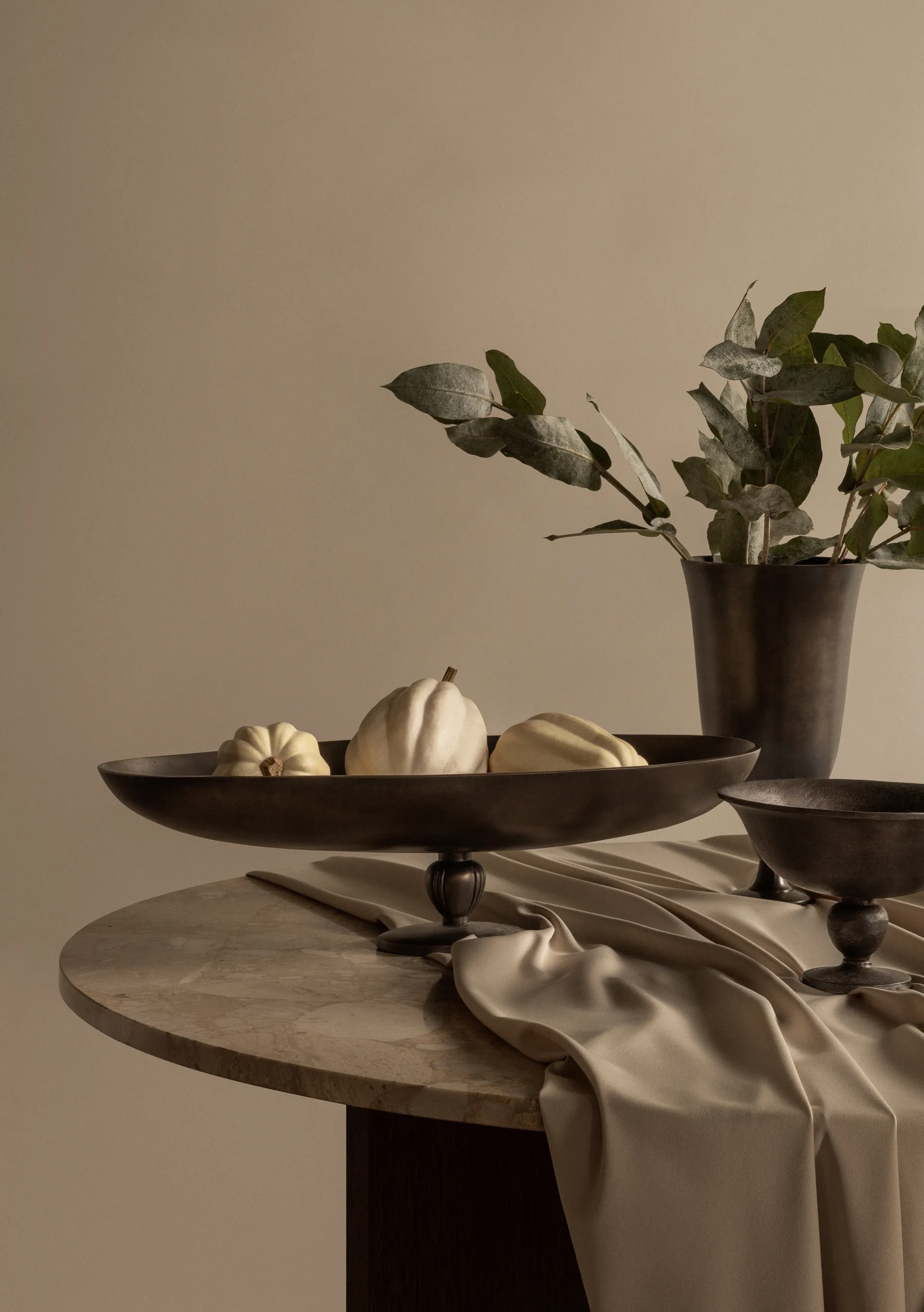 Pavot Servierteller auf Fuß, Braun Audo Copenhagen