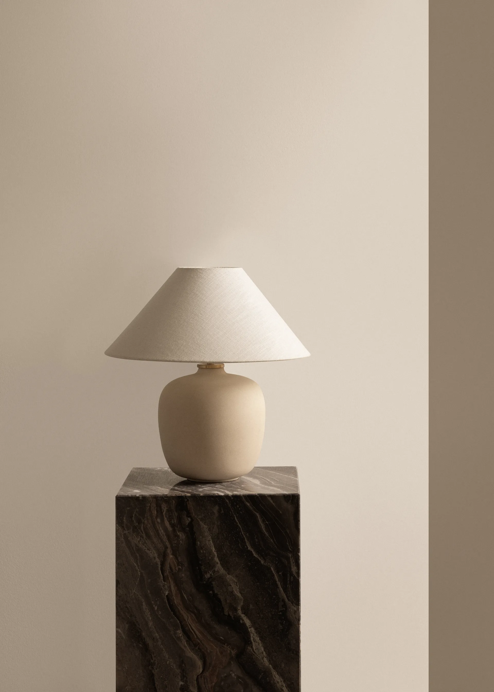 Plinth Beistelltisch, Grey galaxy, cube Audo Copenhagen