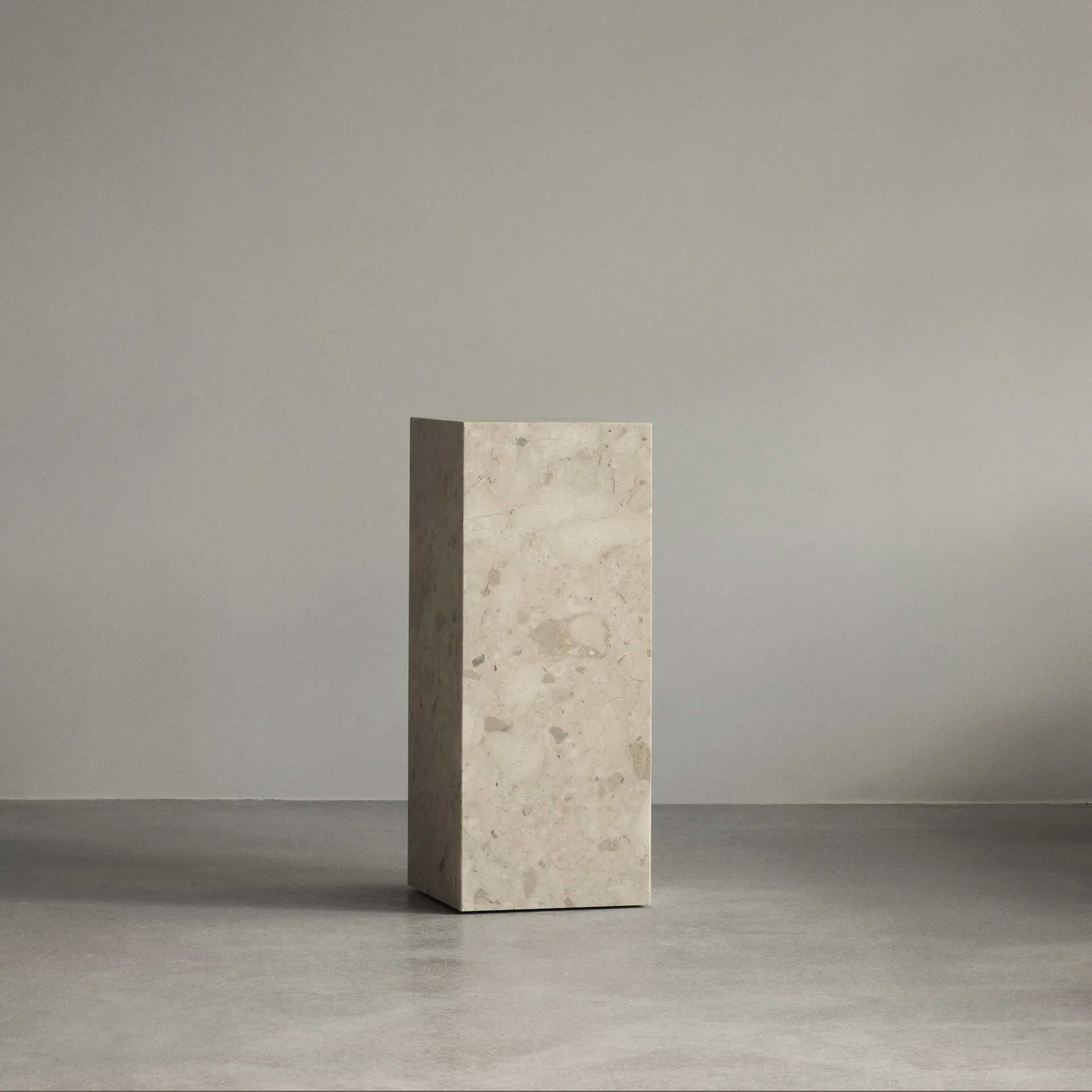 Plinth Pedestal Blumentopfständer, Kunis Breccia Audo Copenhagen