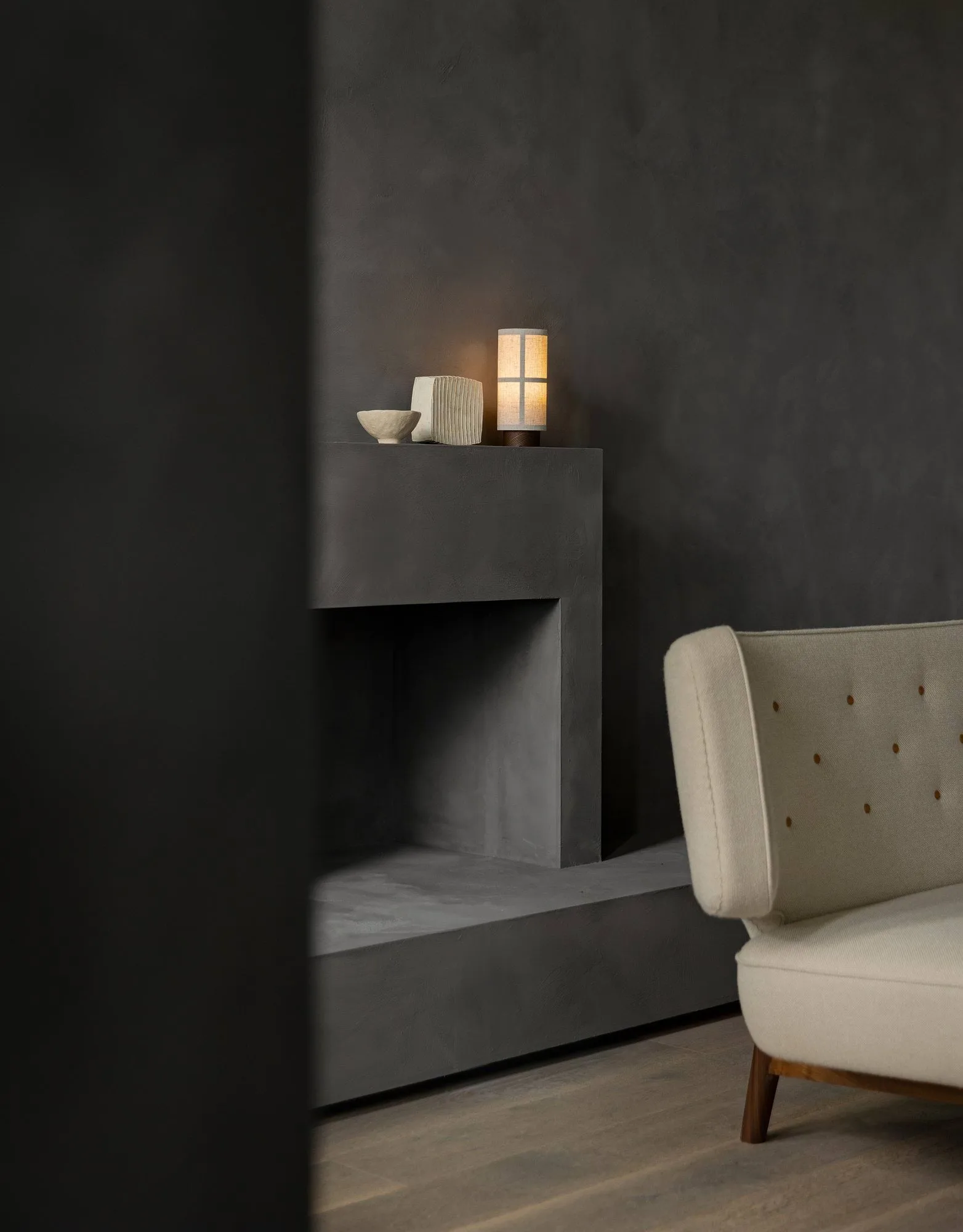 Radiohus Sofa Fully Upholstered RE-WOOL PC1T Global HR BUTTONS Vegetal 4-Legs Base, Re-wool 218-Natureiche, Lederknöpfe, 2-Sitzer Audo Copenhagen