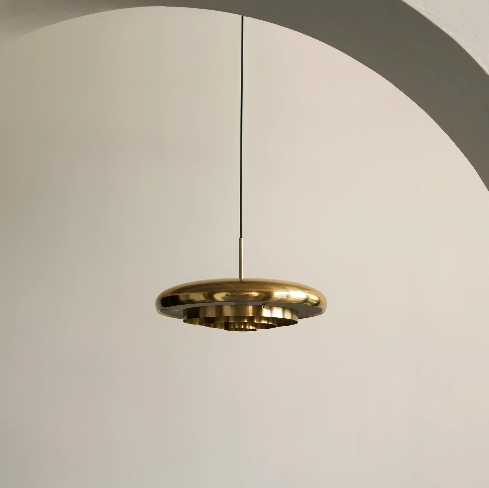 Resonant Pendelleuchte Ø 53 cm, Messing Audo Copenhagen