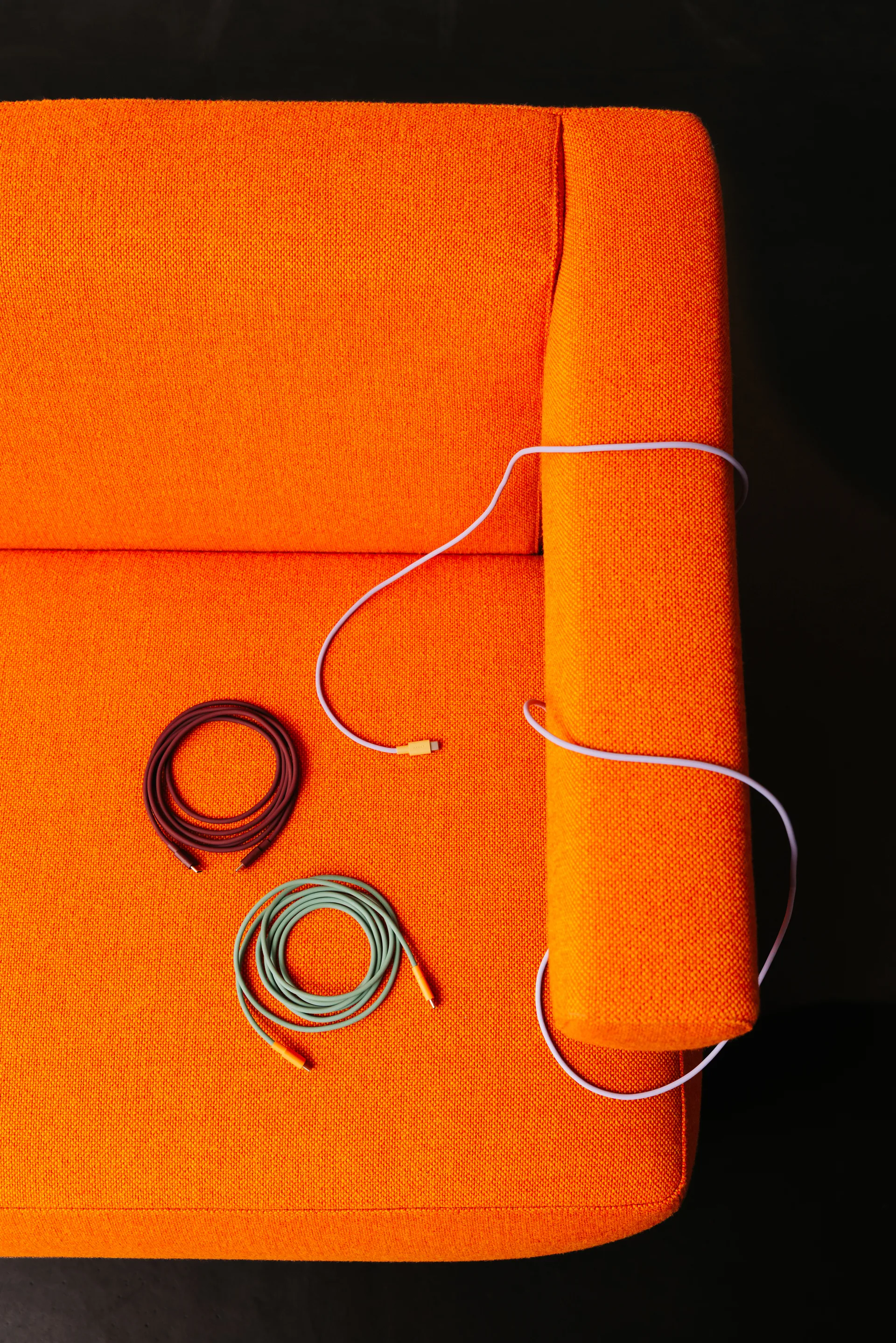 AVOLT x Bauhaus-Archiv Cable 1 USB C zu USB C
, Mulberry Red Avolt