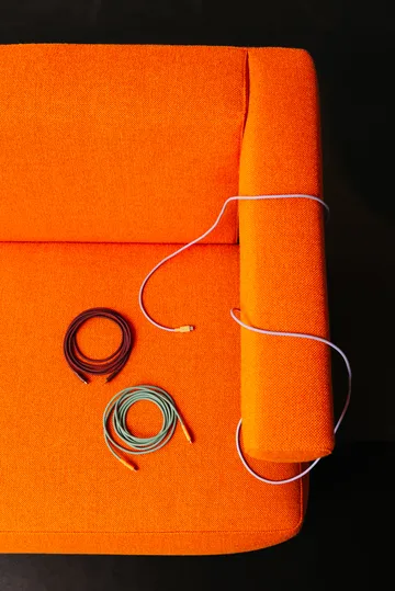 AVOLT x Bauhaus-Archiv Cable 1 USB C zu USB C
 - Mulberry Red - Avolt