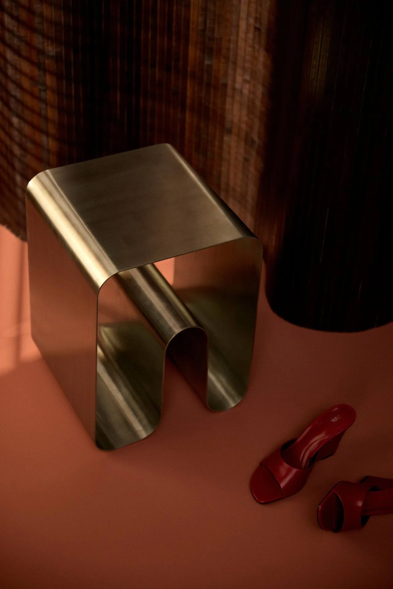 Curva Solid Hocker, Silver, 32x32x43,2 cm AYTM