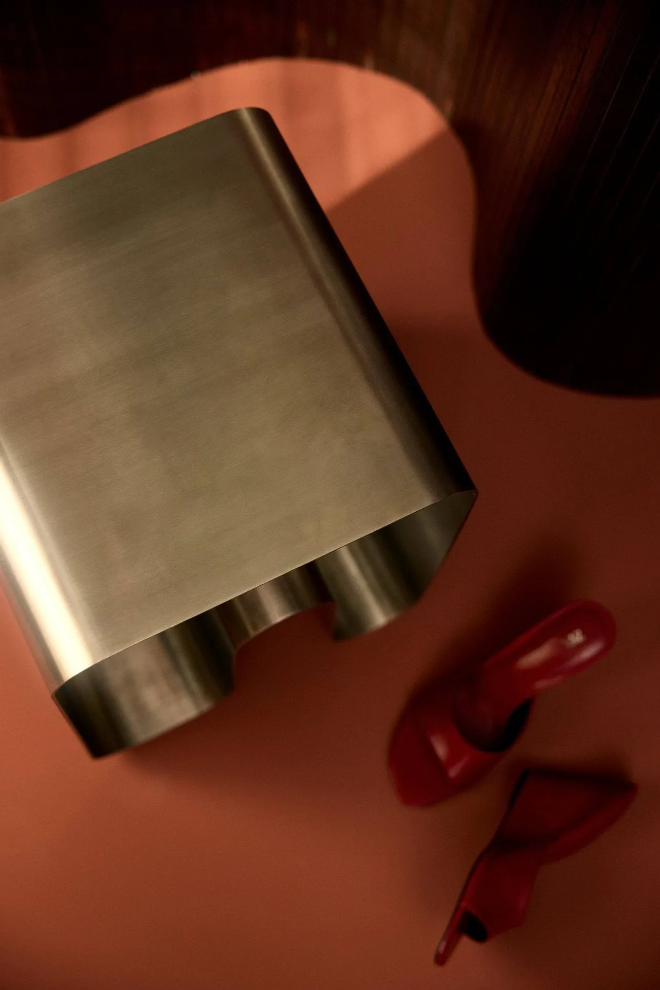 Curva Solid Hocker, Silver, 32x32x43,2 cm AYTM