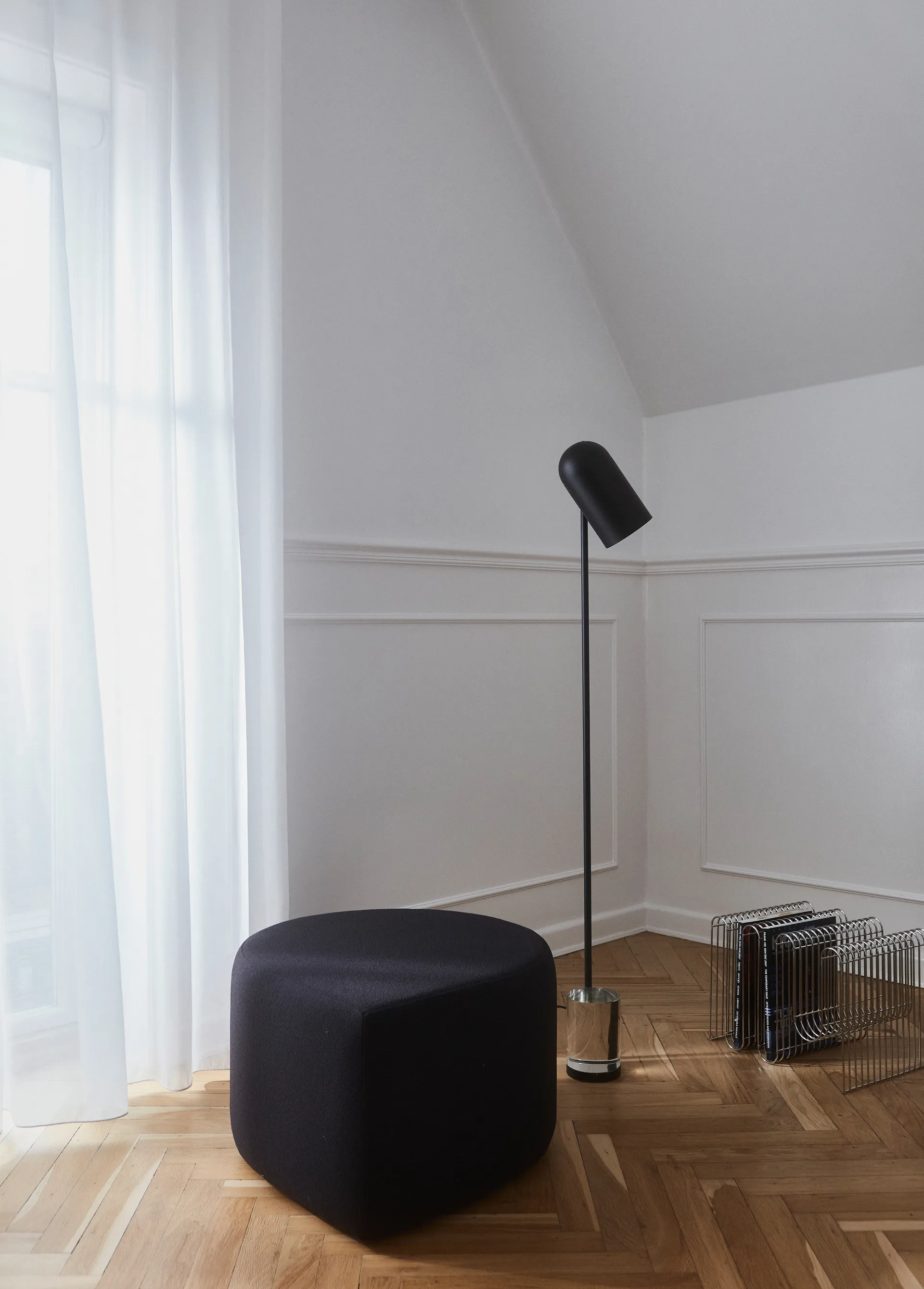 Stilla Pouf bouclé, Anthracite AYTM