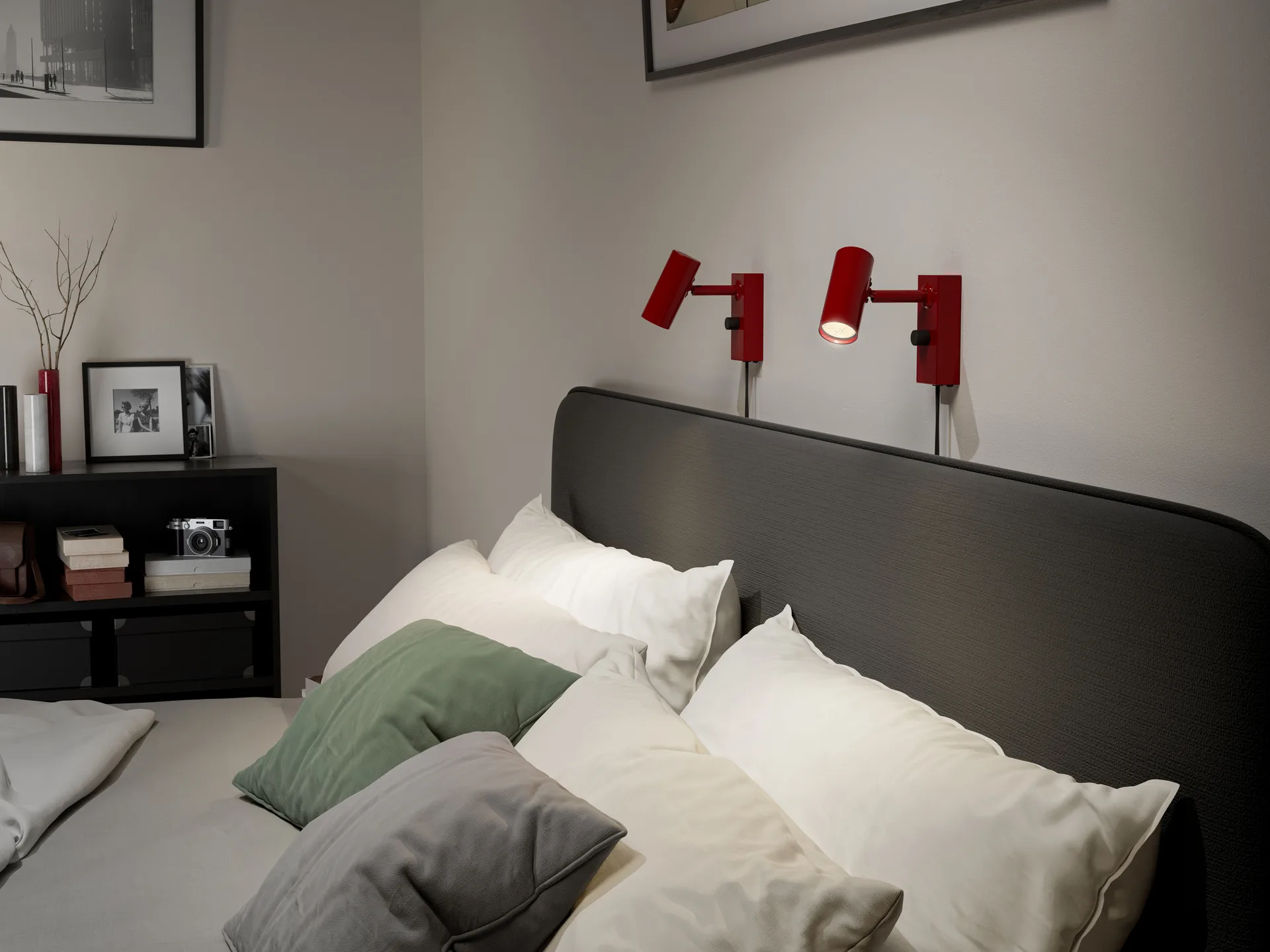 Cato Wandleuchte, Glänzend rubinrot-mattschwarz Belid