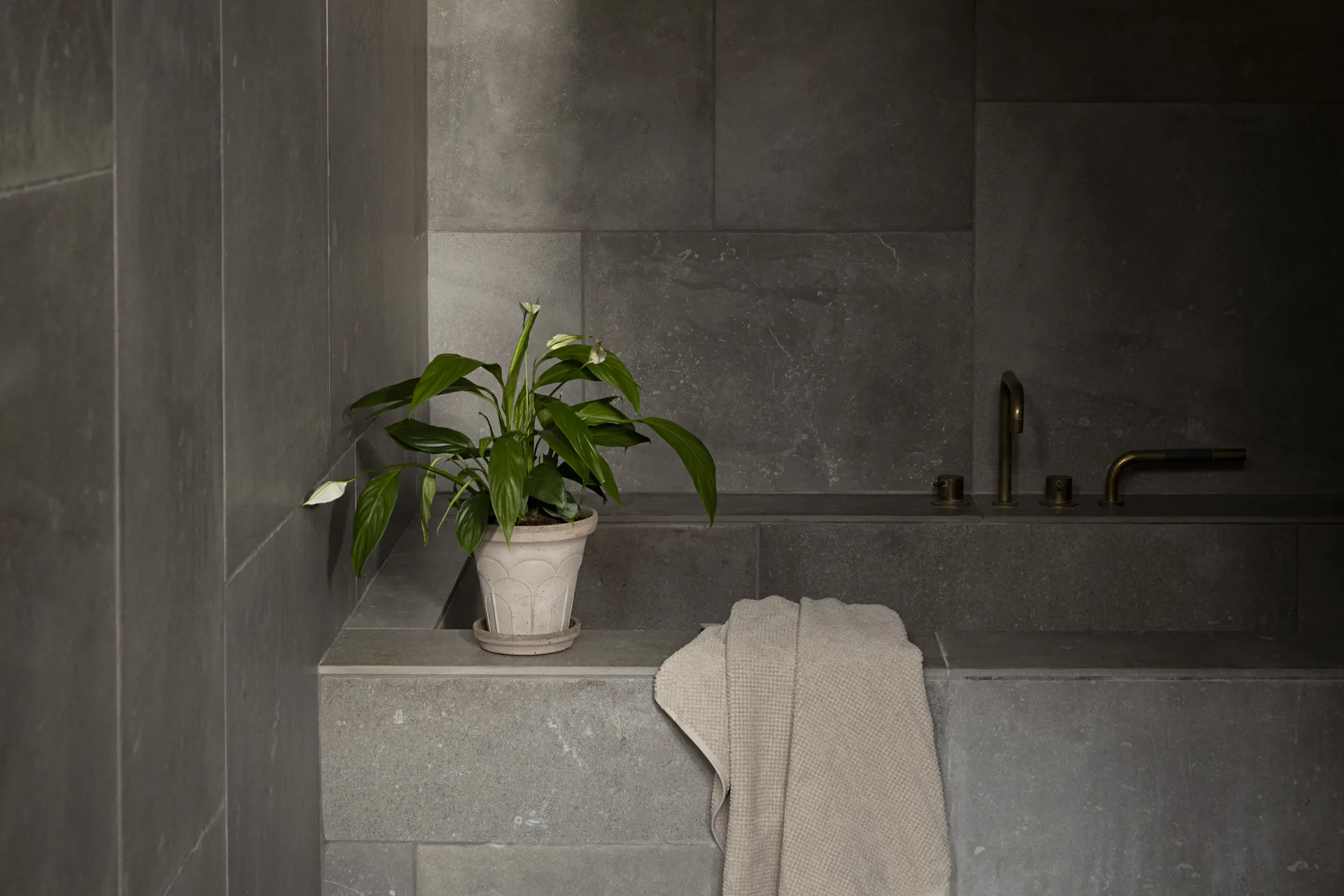 Fleur Übertopf mit Untersetzer 2-teilig, Grey, Ø14 cm Bergs Potter