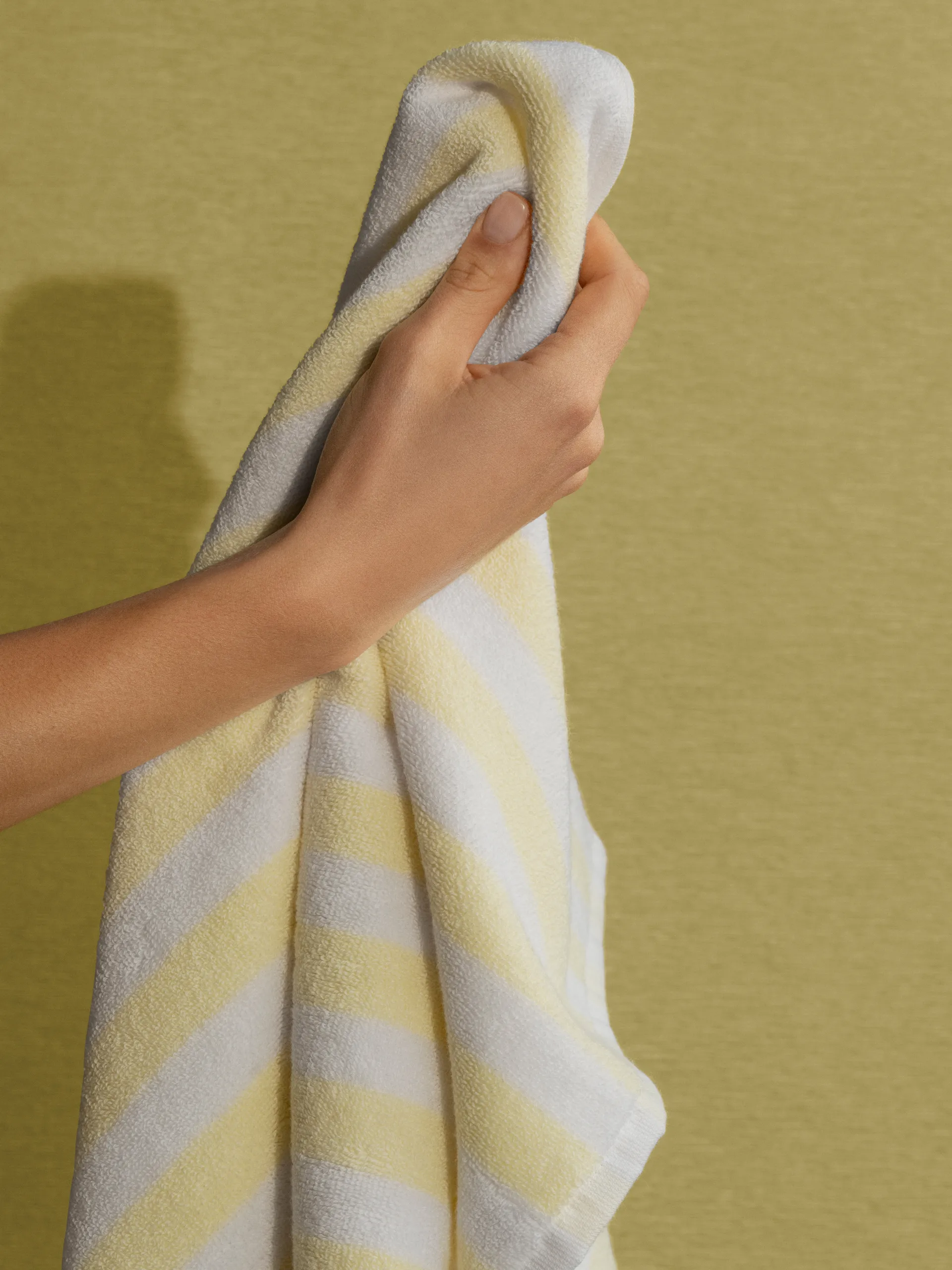 Arto Handtuch, White-transparent yellow, 70x140 cm blomus
