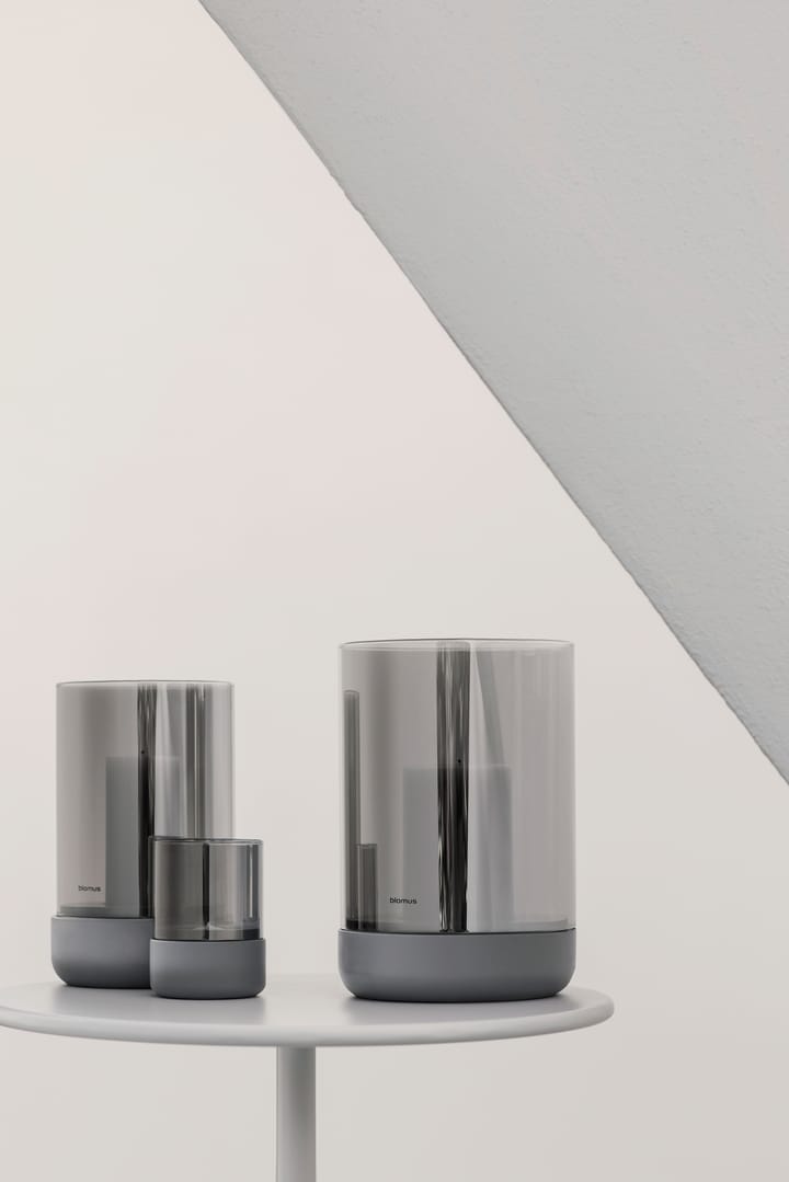 Calma Windlicht mit Blockkerze Ø15cm, Gray-smoke Blomus