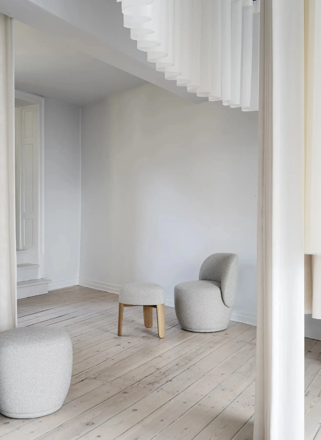 Kuon Hocker Ø47x45 cm, Boucla beige blomus