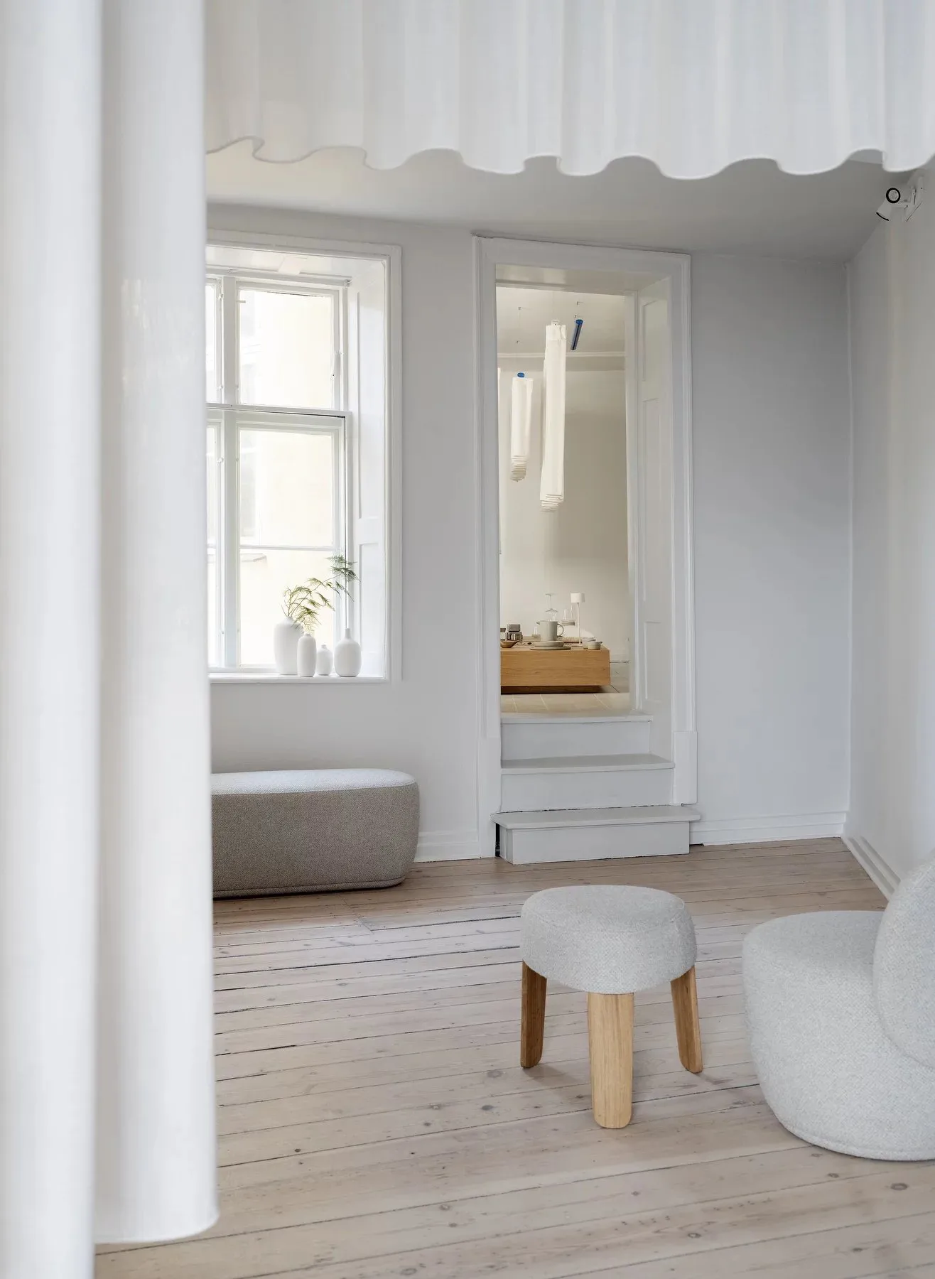 Kuon Sitzpouf Ø48x45 cm, Boucla beige blomus