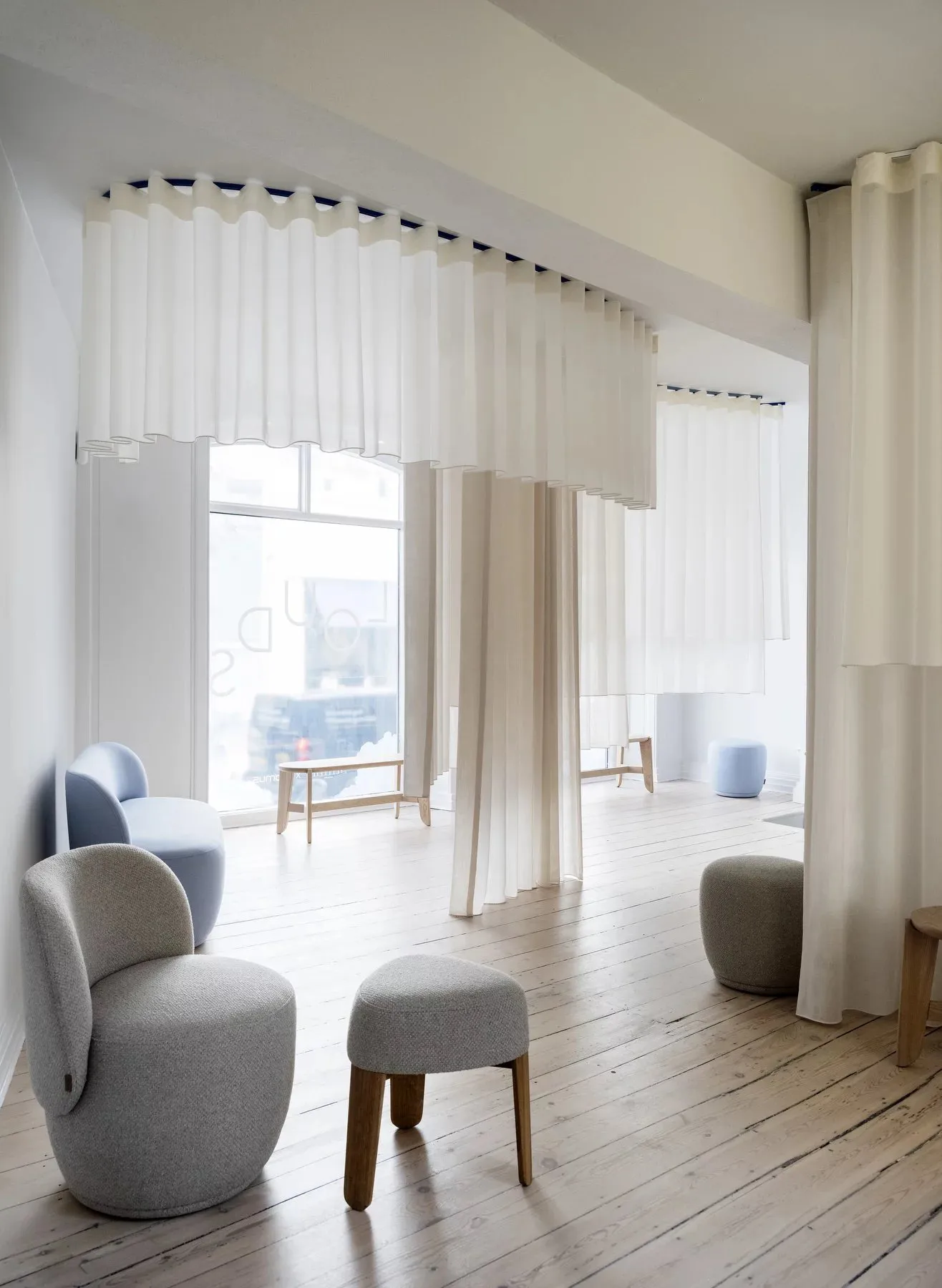 Kuon Sitzpouf Ø48x45 cm, Boucla beige blomus