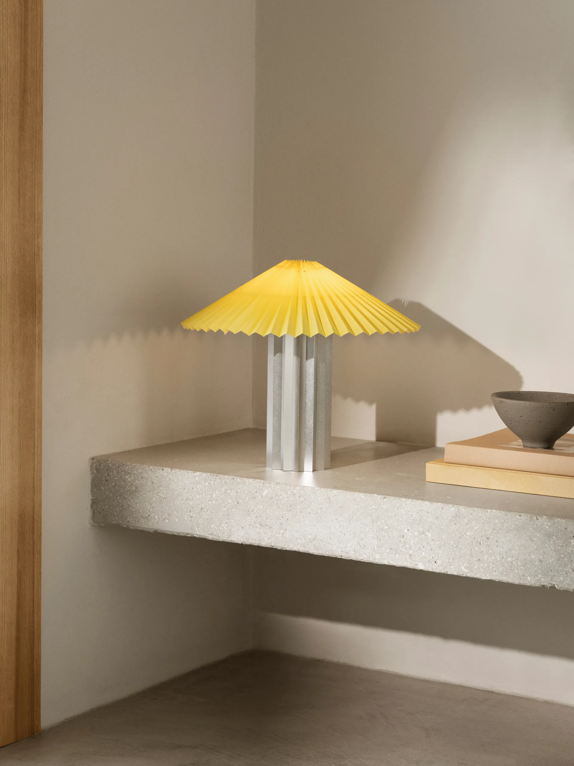 Taite Tischleuchte, Cream gold, Ø36,5x31 cm blomus