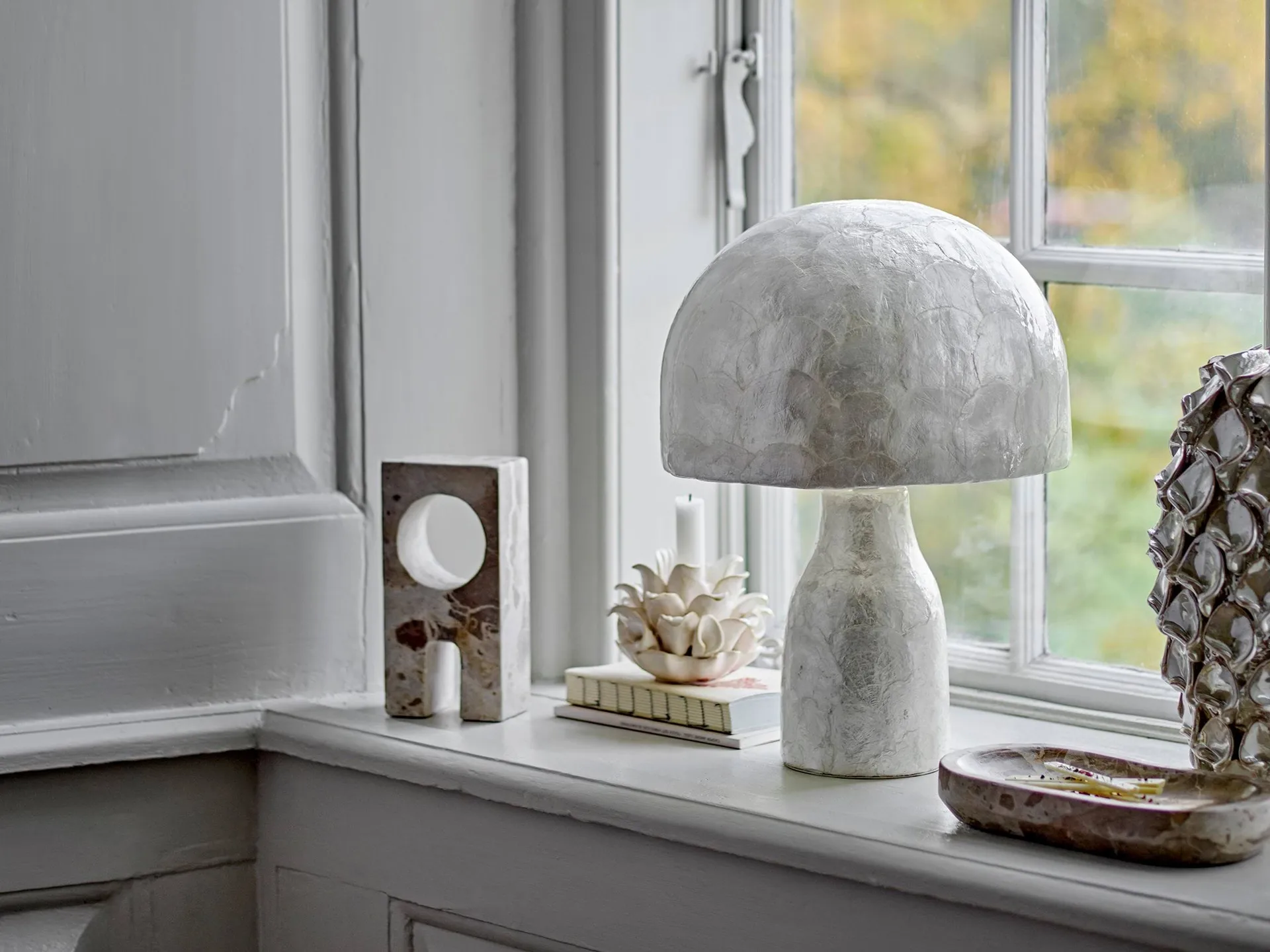 Adria Tischlampe, Natur, Perlmutt Bloomingville