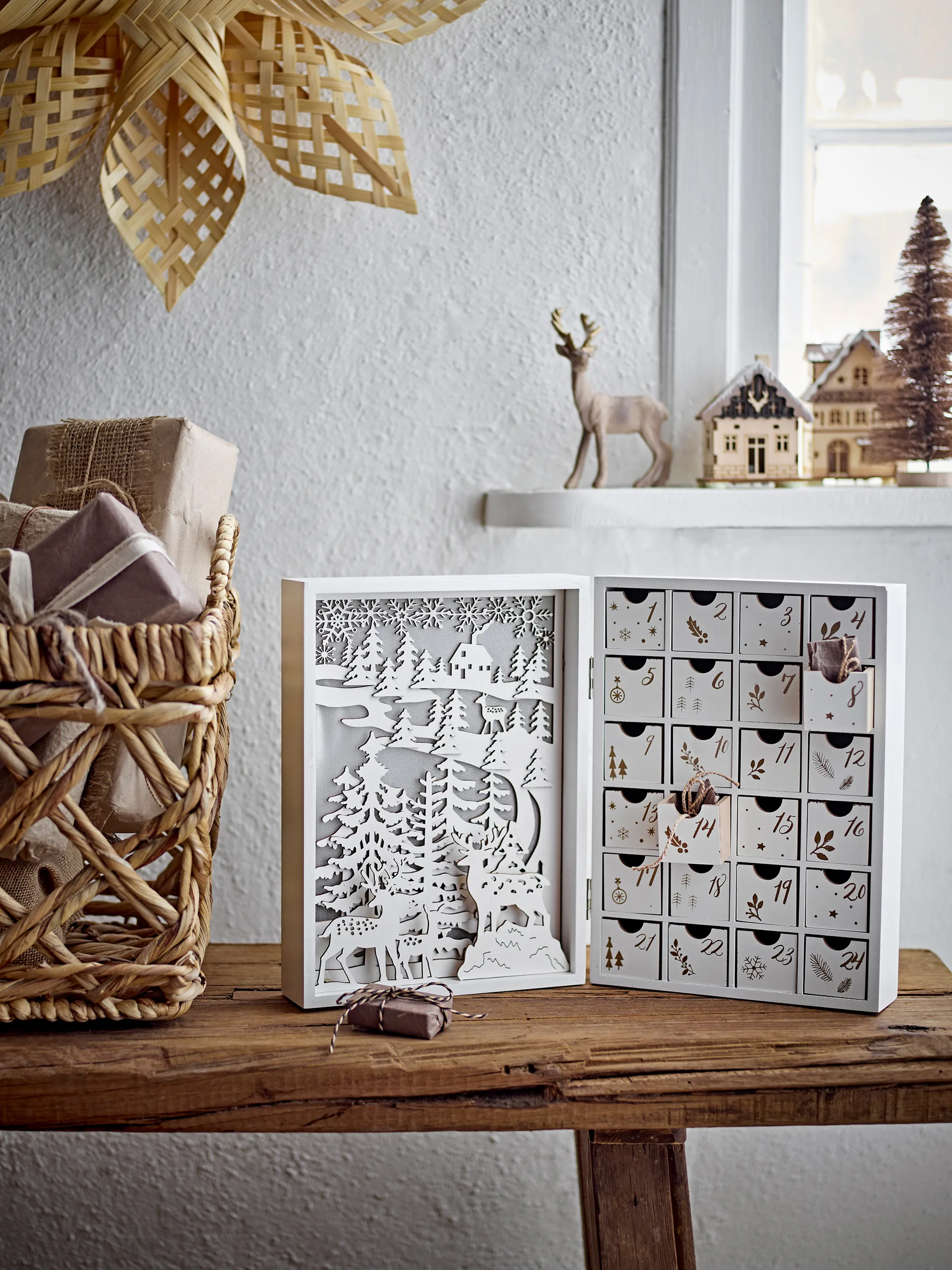 Elimar Kalender mit Beleuchtung, Weiß Bloomingville