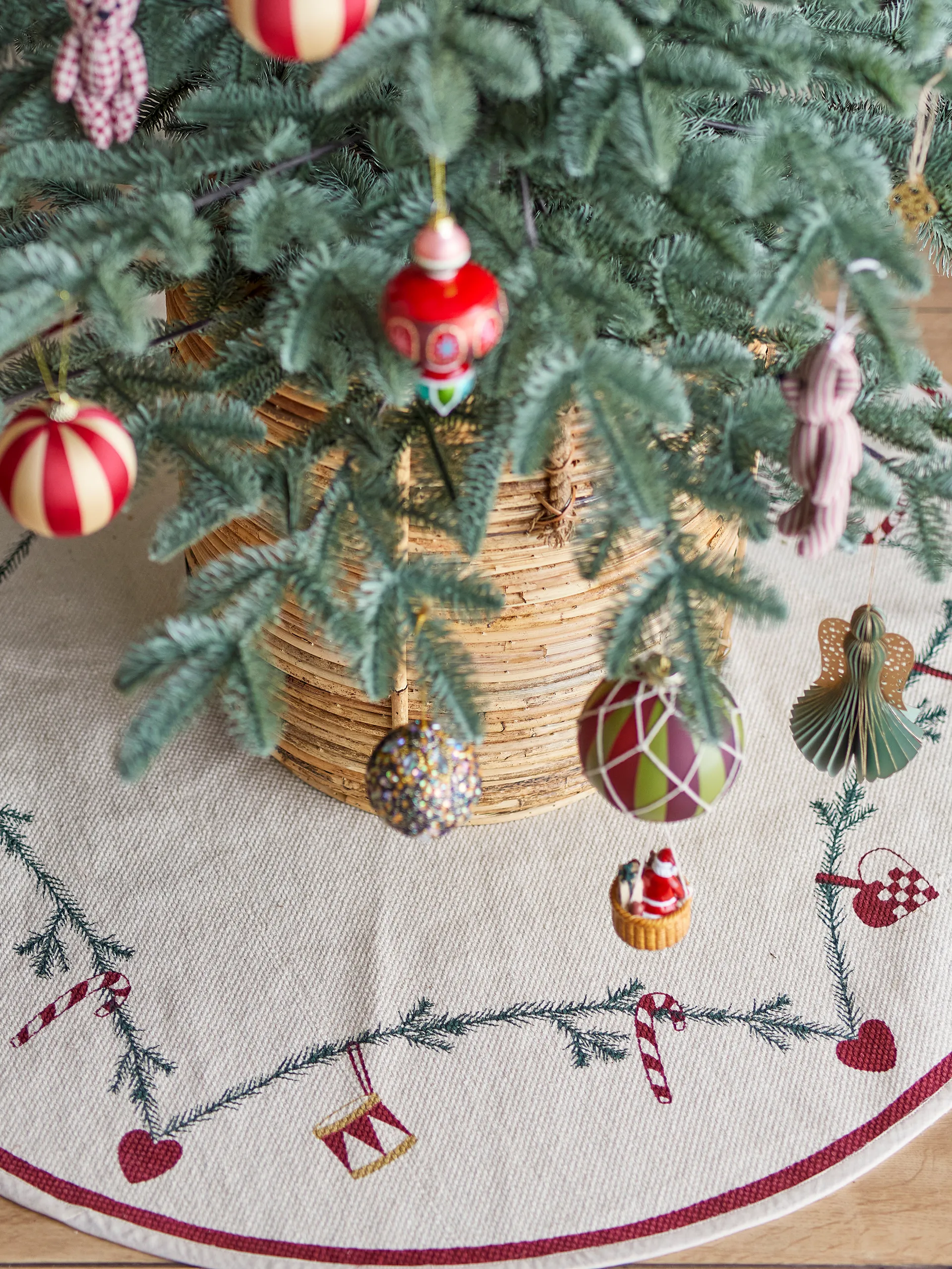Yule Weihnachtsbaumdecke Ø110 cm, Rot Bloomingville