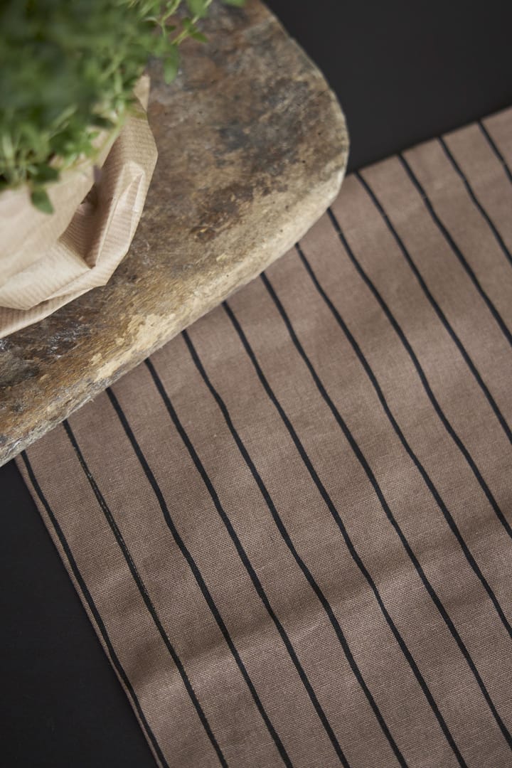 Tofta stripe Platzdecke 35 x 45 cm, Braun Boel & Jan
