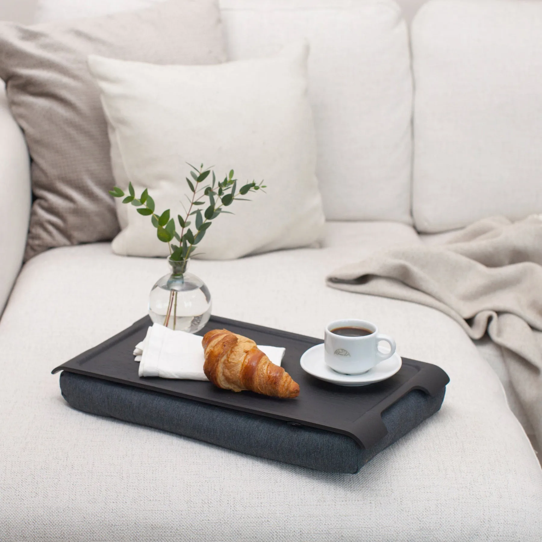 Knäbricka Laptray Anti-slip 43x23 cm, Schwarz Weide-grau Bosign