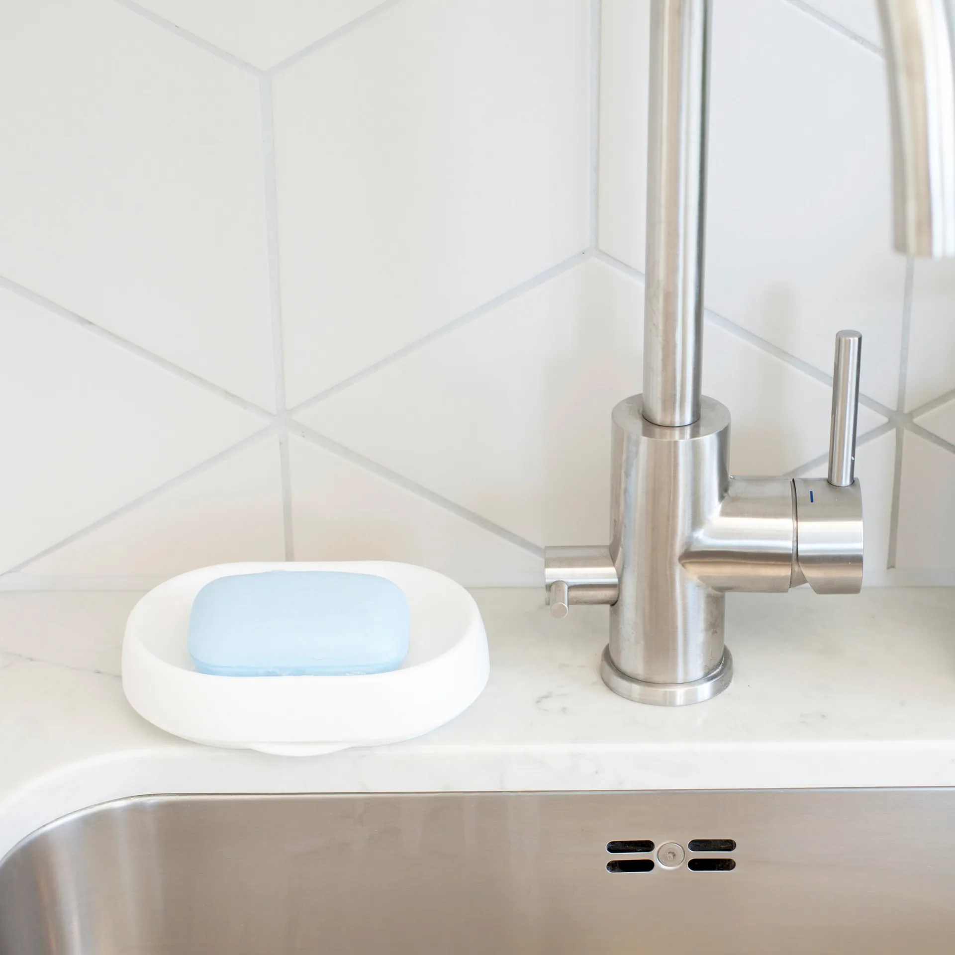 Seifenschale mit versteckter Ablauftülle aus Silikon large, Weiß Bosign