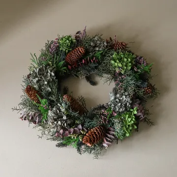 Botanical Forest Wreath Blumenkranz - Hortensien-Eukalyptus-Nadelzweige-Zapfen, Ø40 cm - Botané