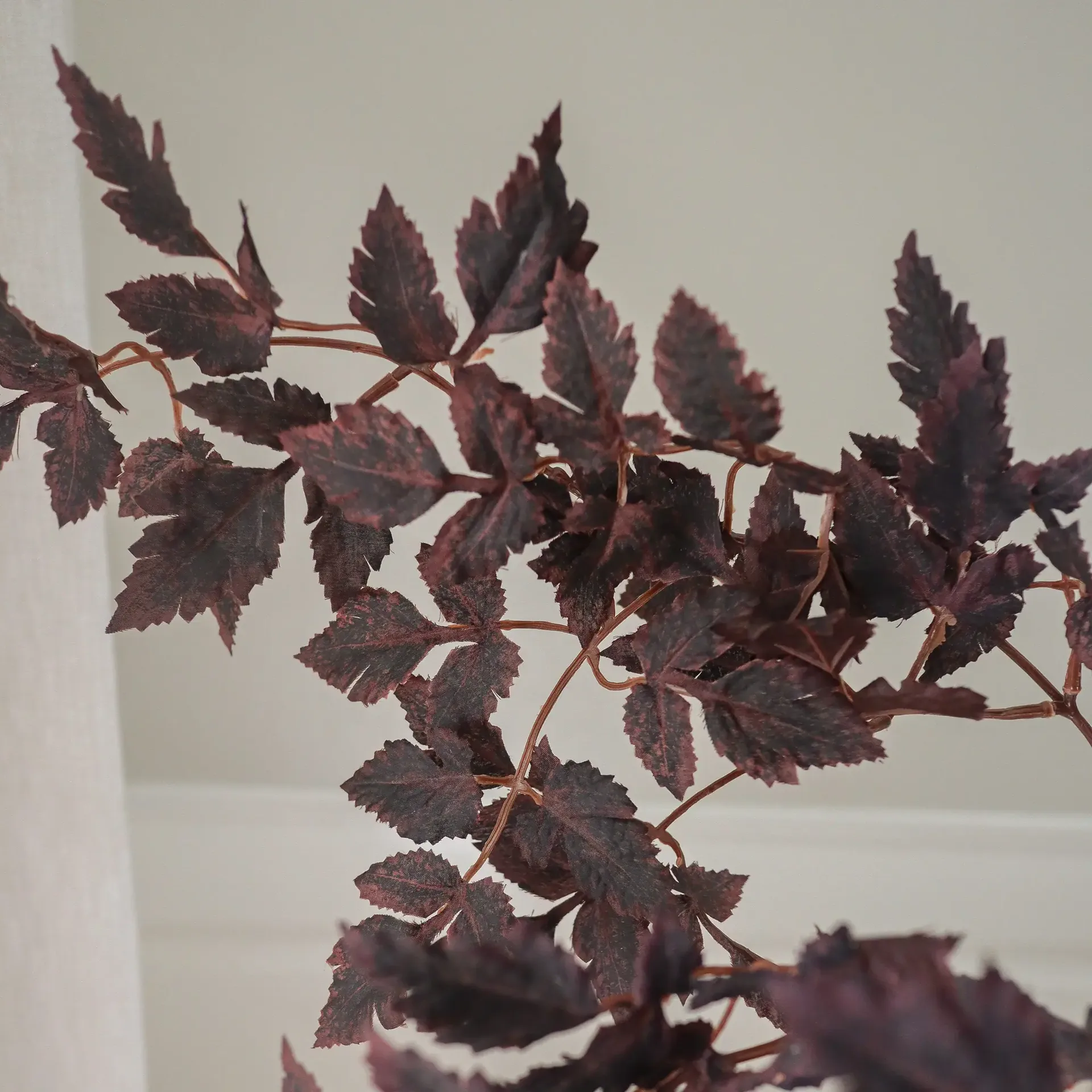 Burgundy Plum Leaves Kunstblumenstrauß, 85 cm, 4 St. Botané