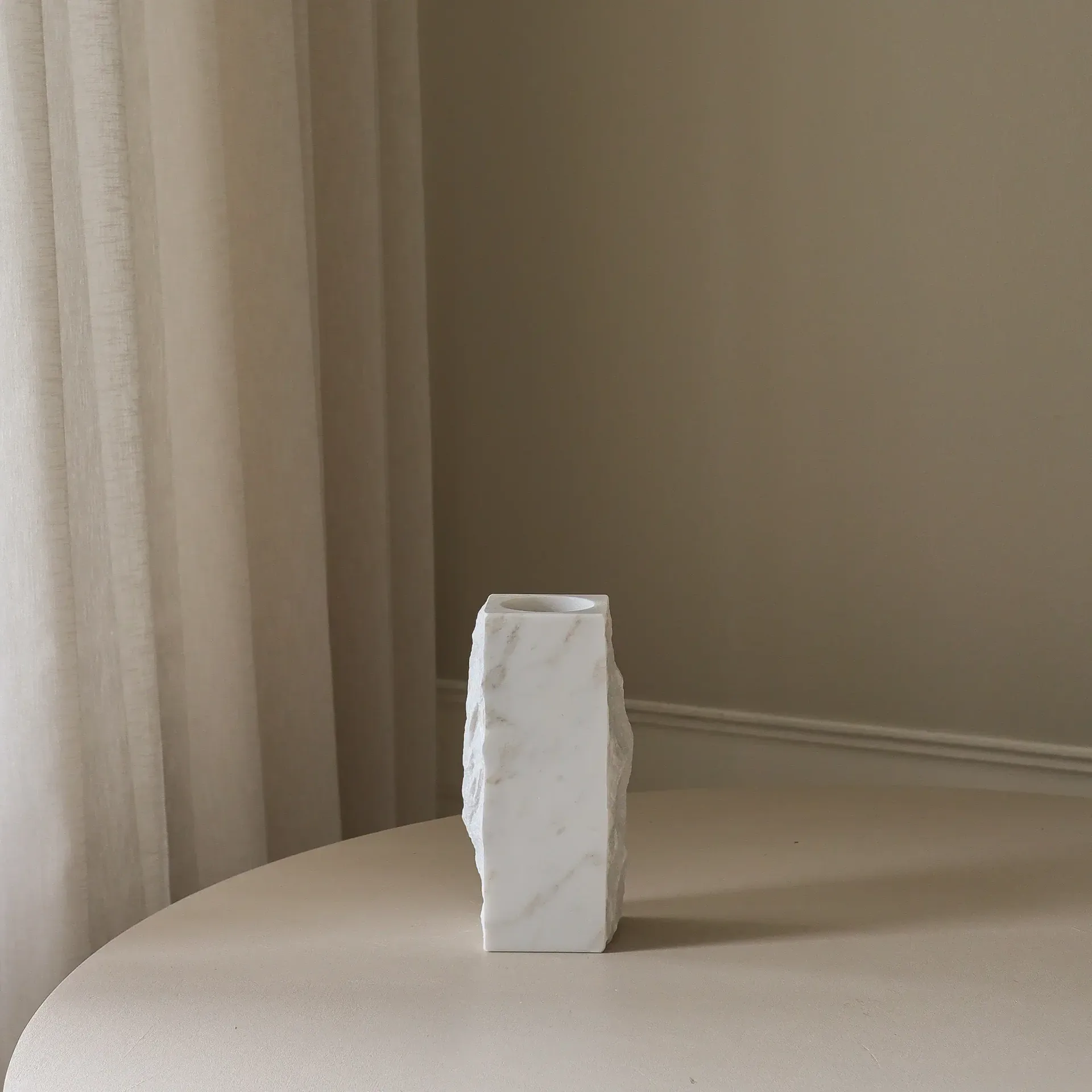 Carrara Edge Marmorvase, Klein, 25 cm Botané