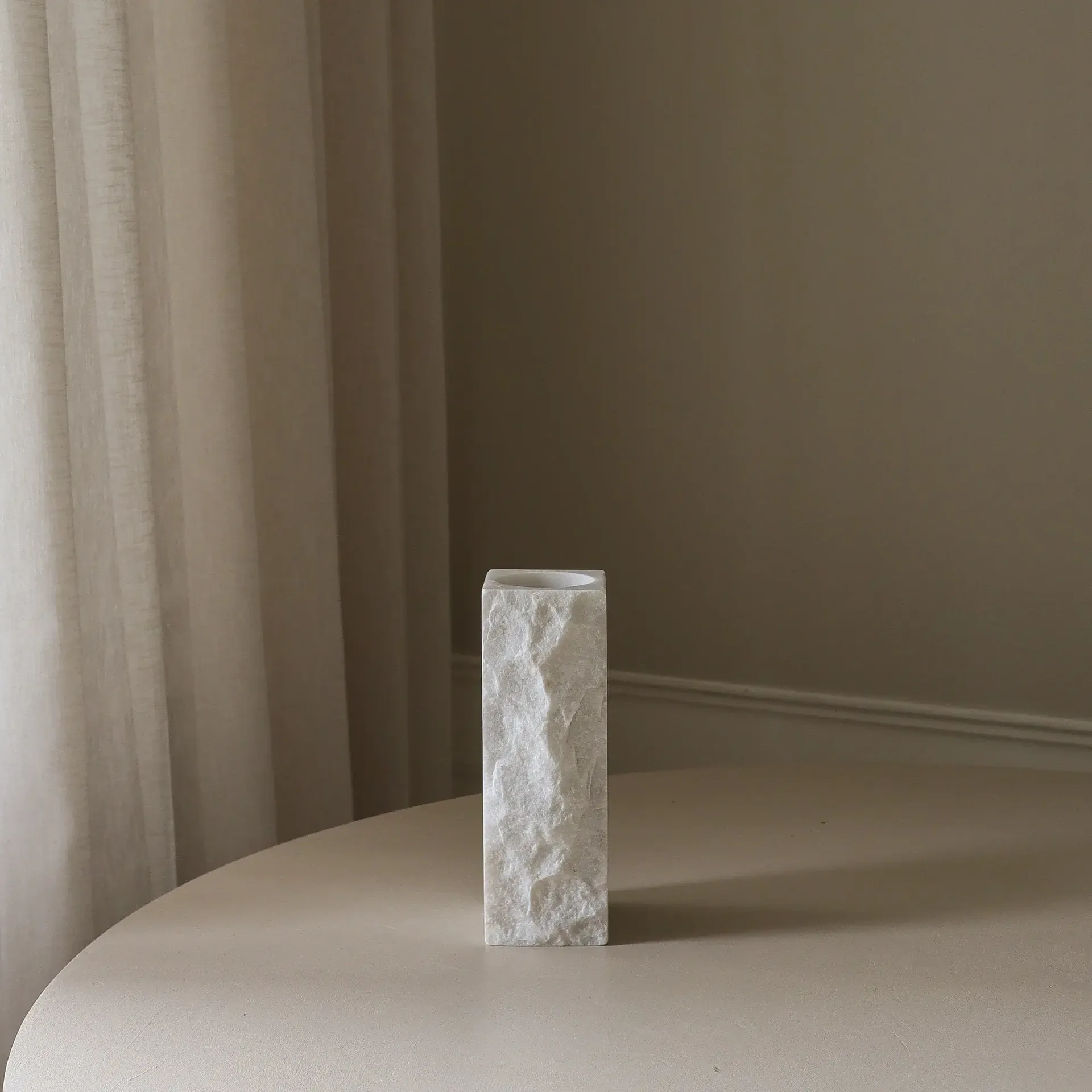 Carrara Edge Marmorvase, Klein, 25 cm Botané