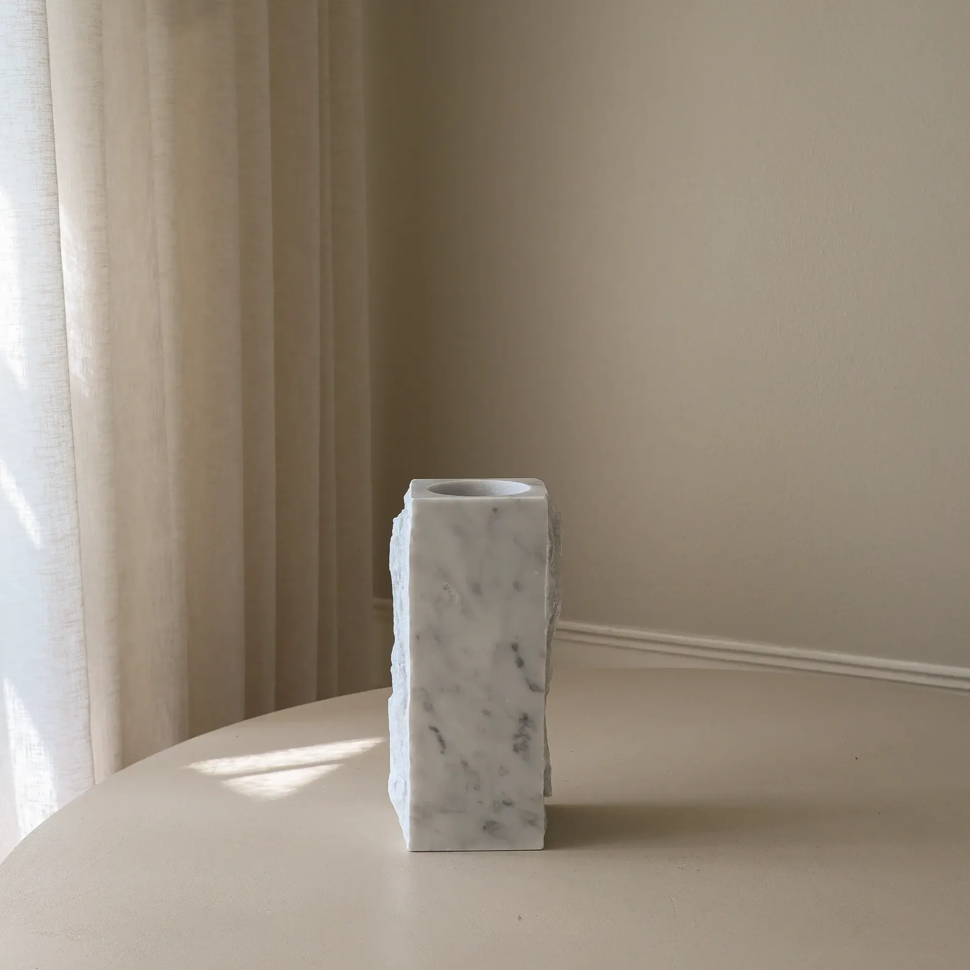 Carrara Edge Marmorvase, Mittel, 30 cm Botané