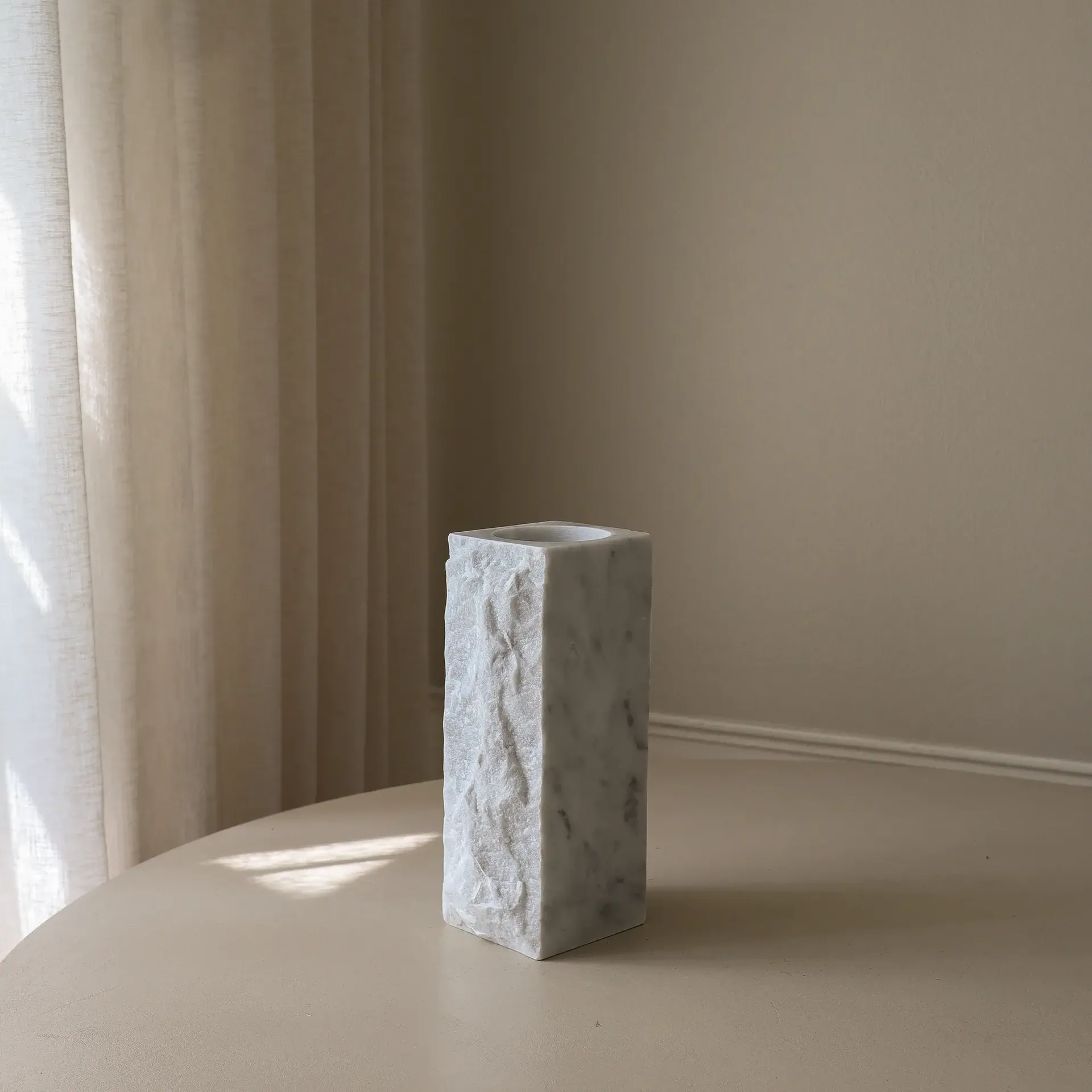 Carrara Edge Marmorvase, Mittel, 30 cm Botané