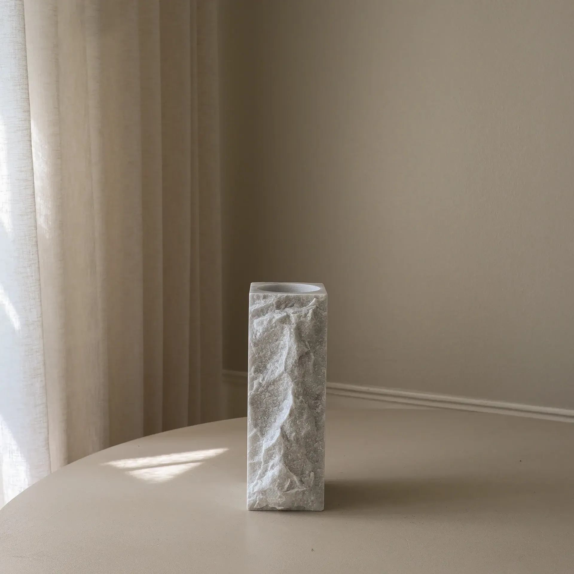 Carrara Edge Marmorvase, Mittel, 30 cm Botané