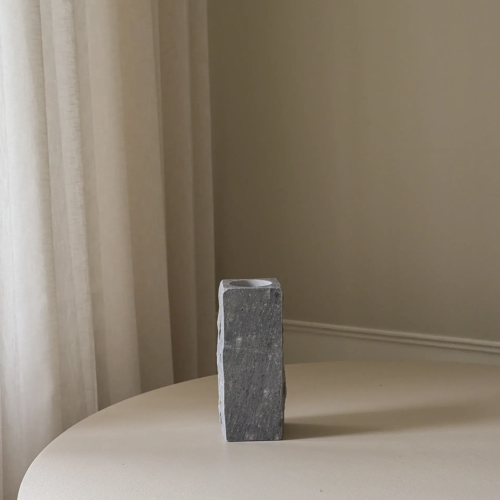 Cartier Edge Marmorvase, Klein, 25 cm Botané