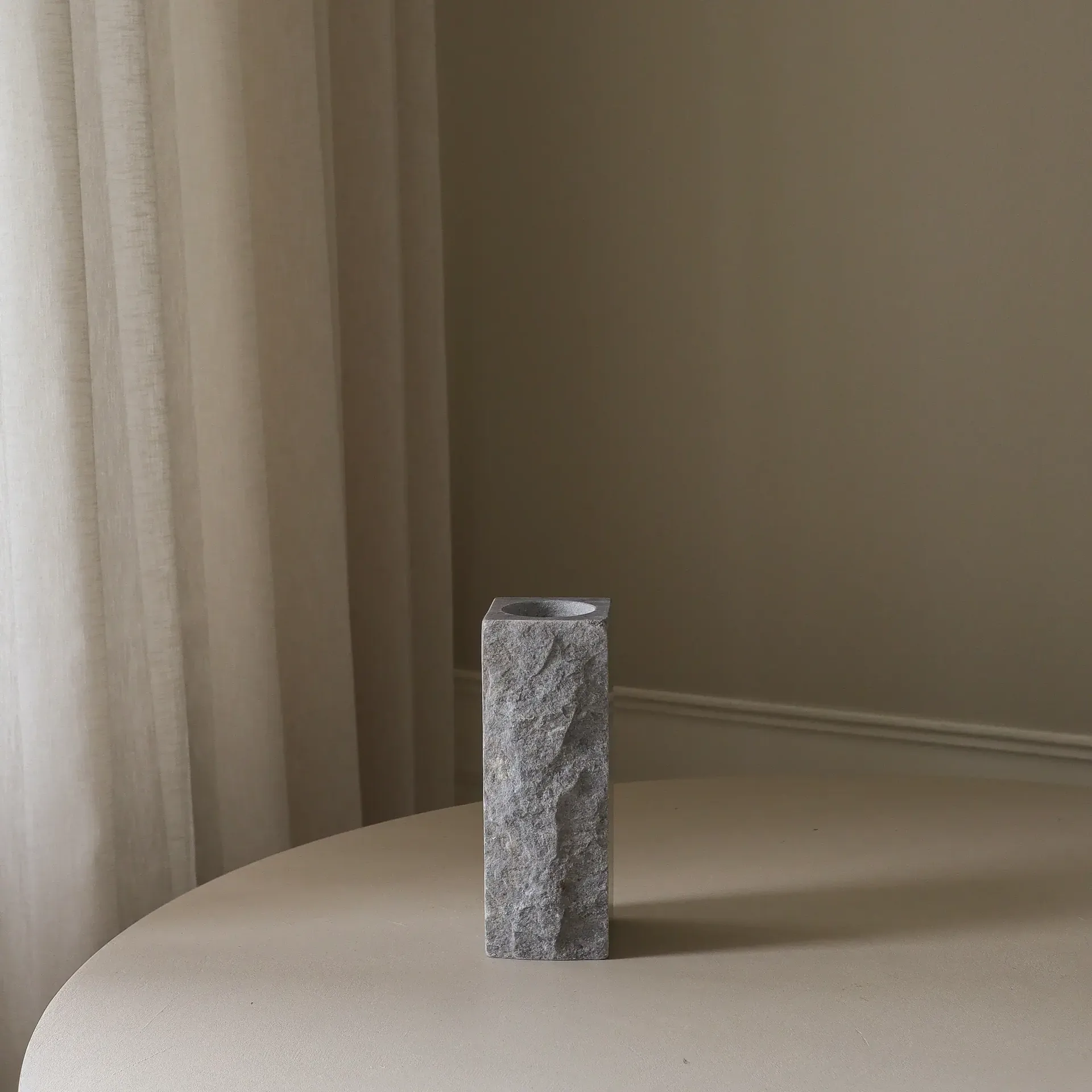 Cartier Edge Marmorvase, Klein, 25 cm Botané