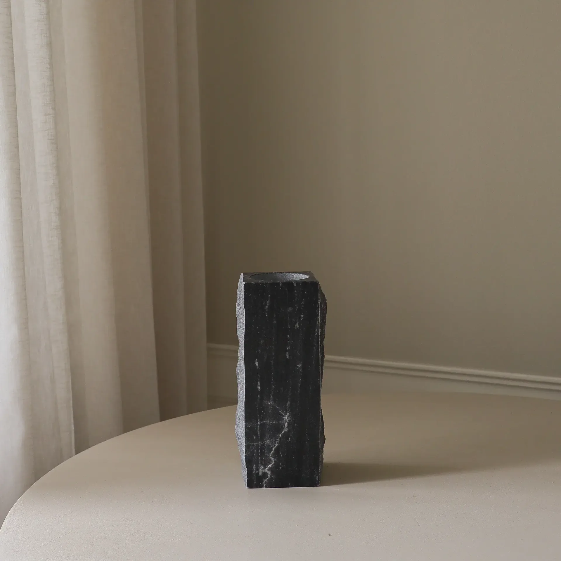 Cartier Edge Marmorvase, Mittel, 30 cm Botané