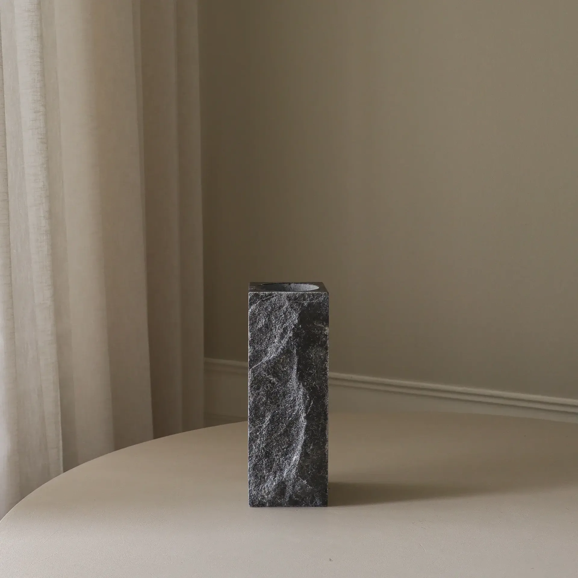 Cartier Edge Marmorvase, Mittel, 30 cm Botané