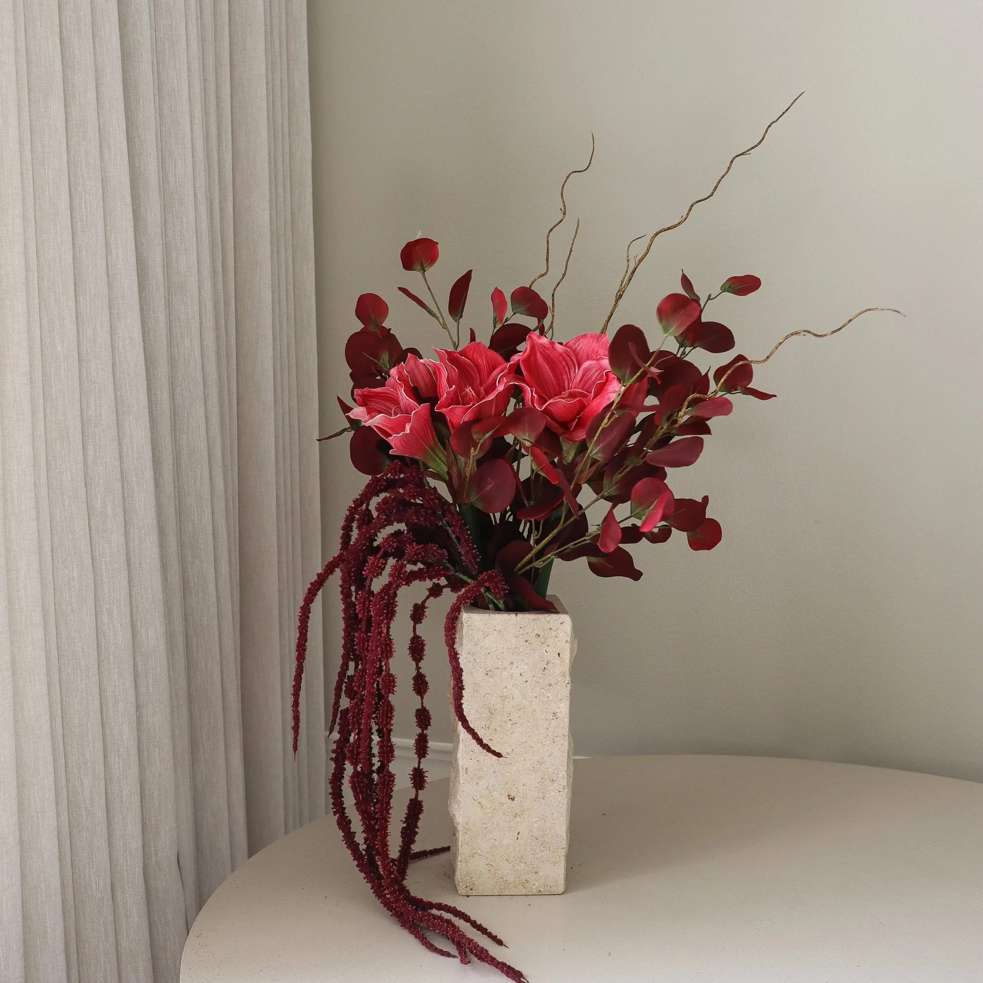 Deep bloom Kunstblumenstrauß, Amaryllis, Eukalyptus, Amarant, Zweige, 120 cm Botané