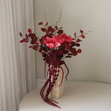 Deep bloom Kunstblumenstrauß - Amaryllis, Eukalyptus, Amarant, Zweige, 120 cm - Botané