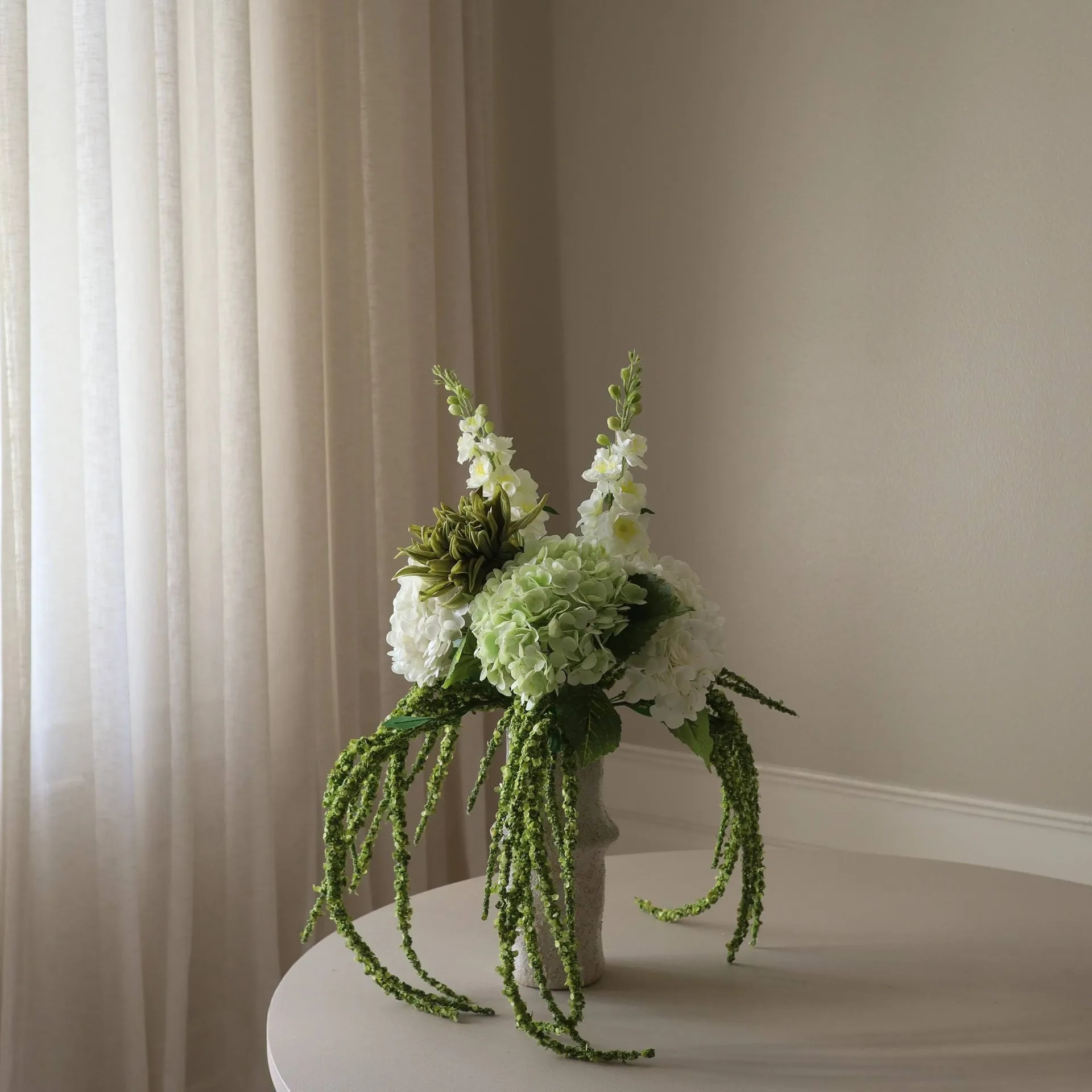 Enchanted Matcha Kunstblumen-Bouquet, Rittersporn-Amarant-Hortensie-Kaktus, 9 St. Botané