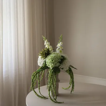 Enchanted Matcha Kunstblumen-Bouquet - Rittersporn-Amarant-Hortensie-Kaktus, 9 St. - Botané