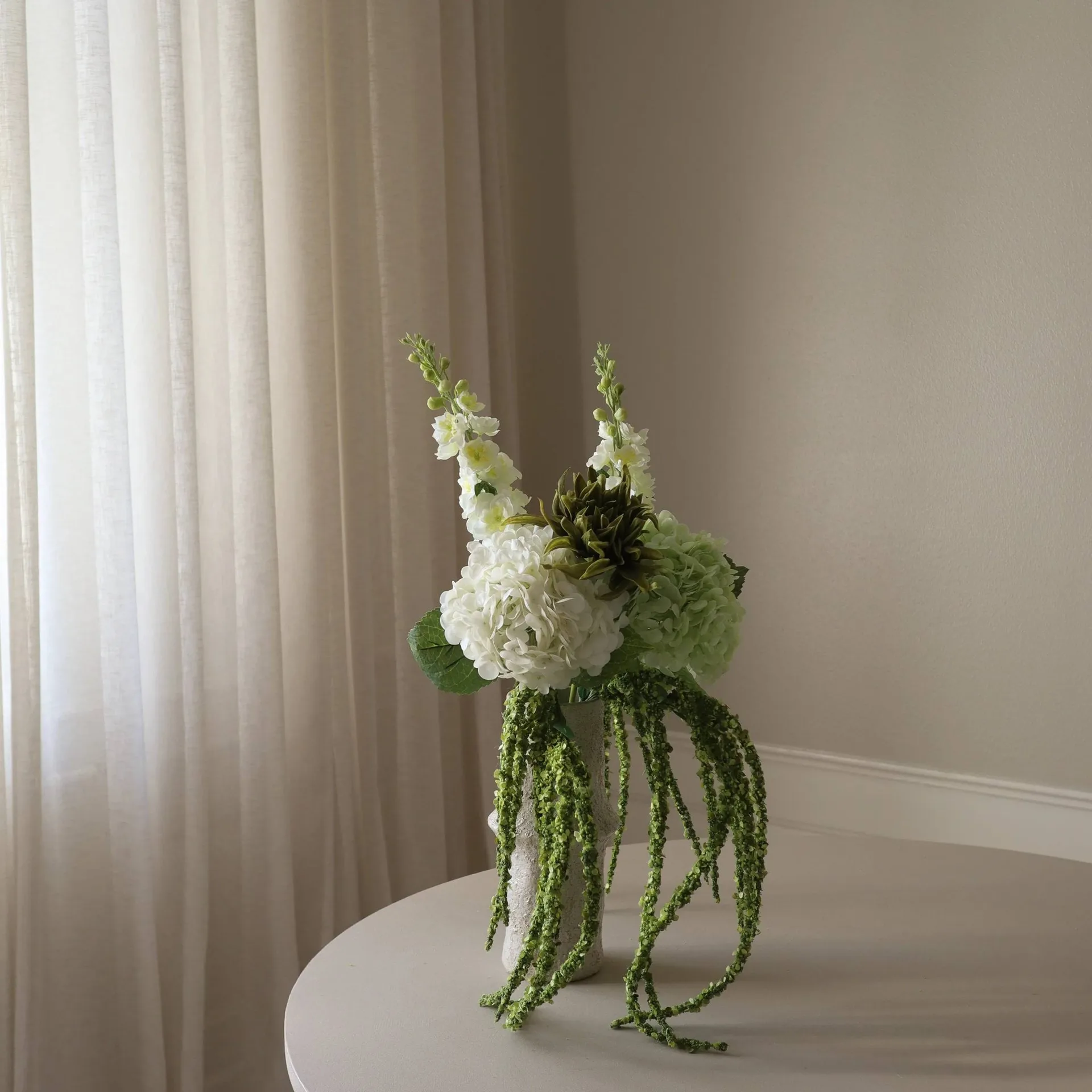 Enchanted Matcha Kunstblumen-Bouquet, Rittersporn-Amarant-Hortensie-Kaktus, 9 St. Botané