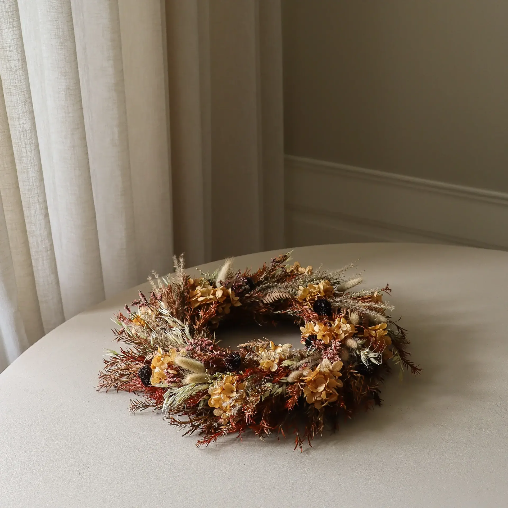 Golden Meadow Wreath Blumenkranz, Hortensie-getrocknetes Gras-Farn-Hasenohren, Ø40 cm Botané
